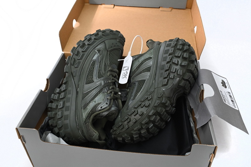 Balenciaga Defender Blackish Green 685611 W2RA6 3000