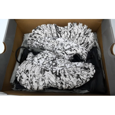 Balenciaga Defender Graffiti 685611 W2RAM 9010 02