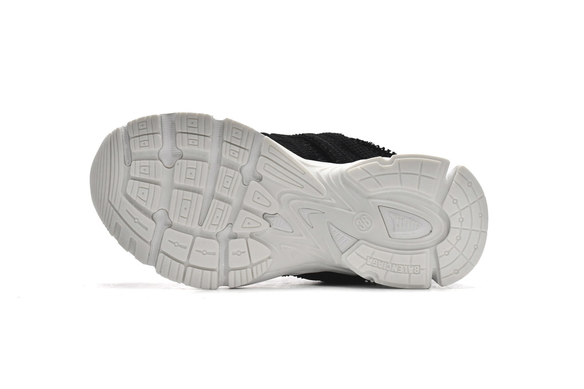Balenciaga Phantom Sneaker Black White 679339 W2E96 1090