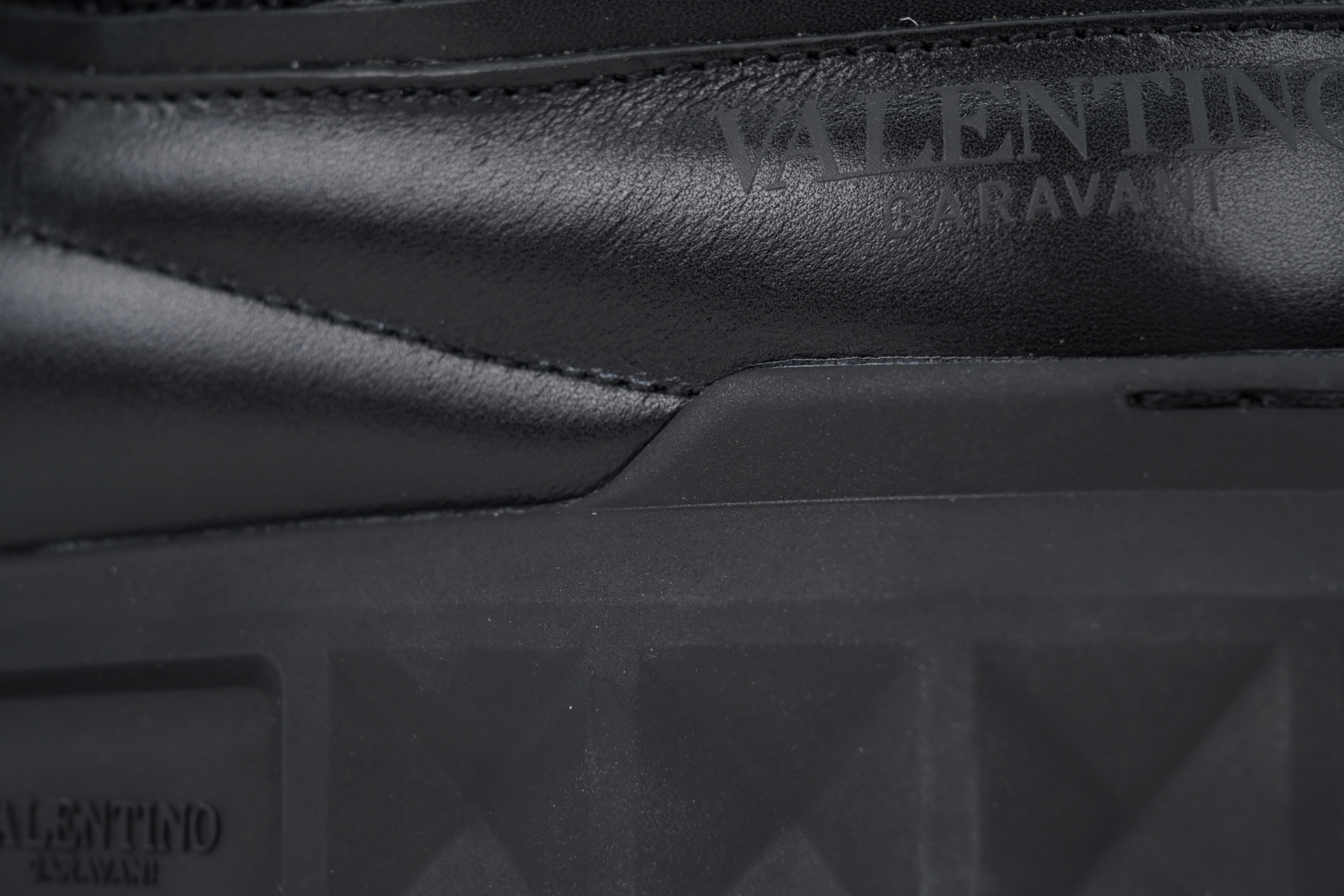 Valentino Garavani KX Low Sneakers Black