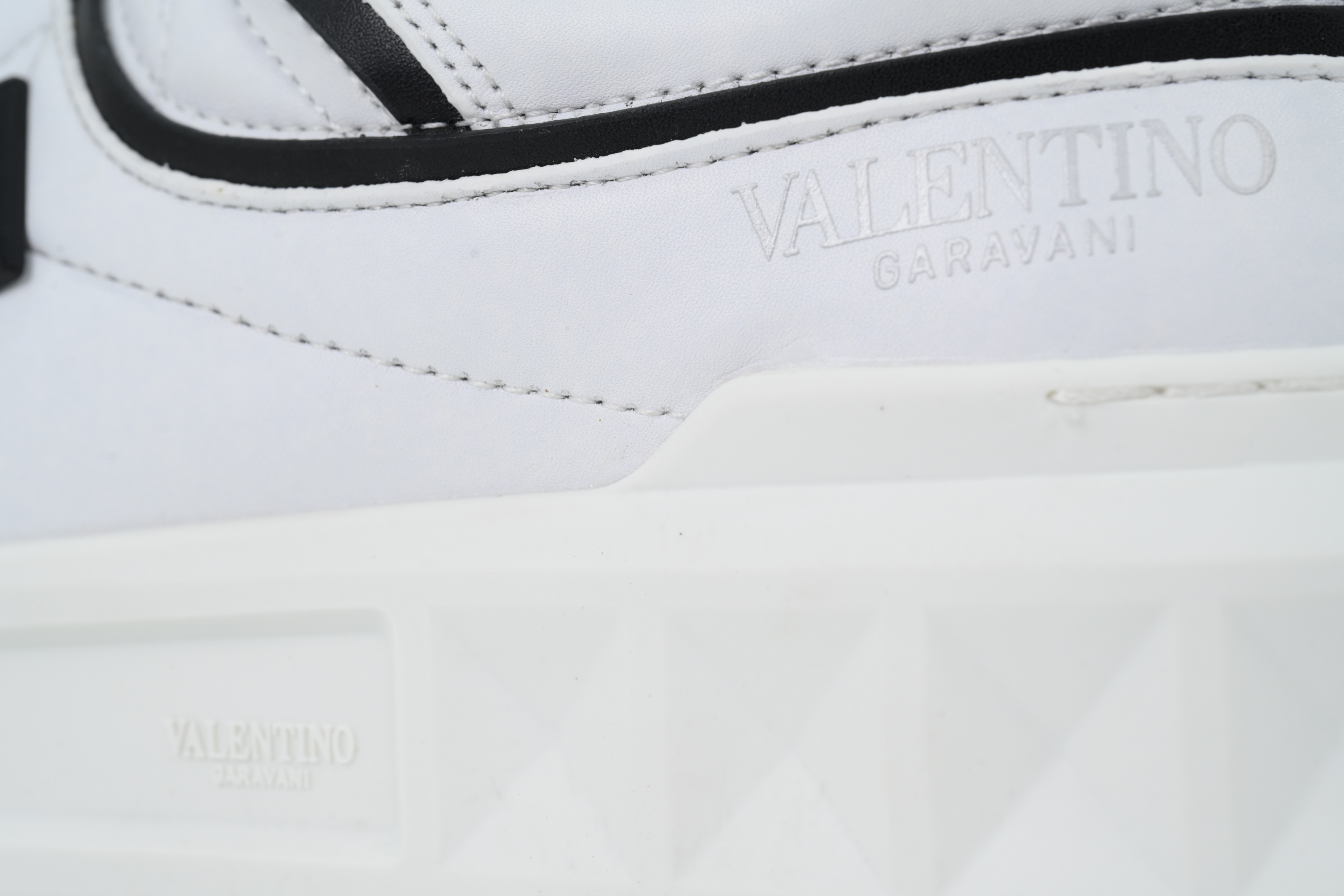 Valentino Garavani KX Low Sneakers White Gray