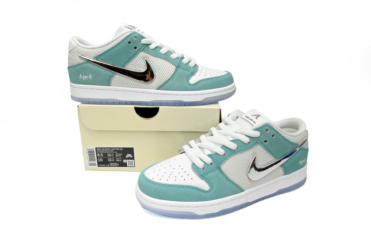 APRIL SKATEBOARDS x Nike Dunk SB Low Frozen Roses FD2562-400