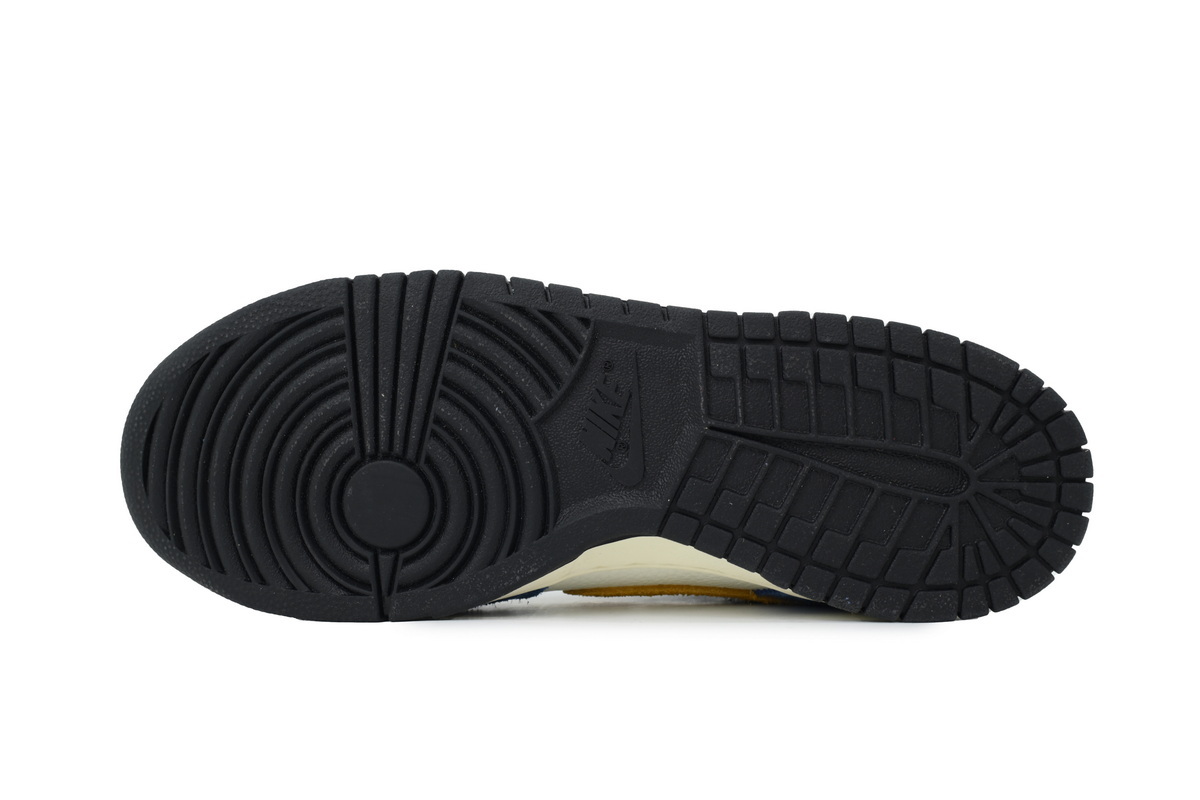 Kasina x Nike Dunk Low “80s Bus” CZ6501-100