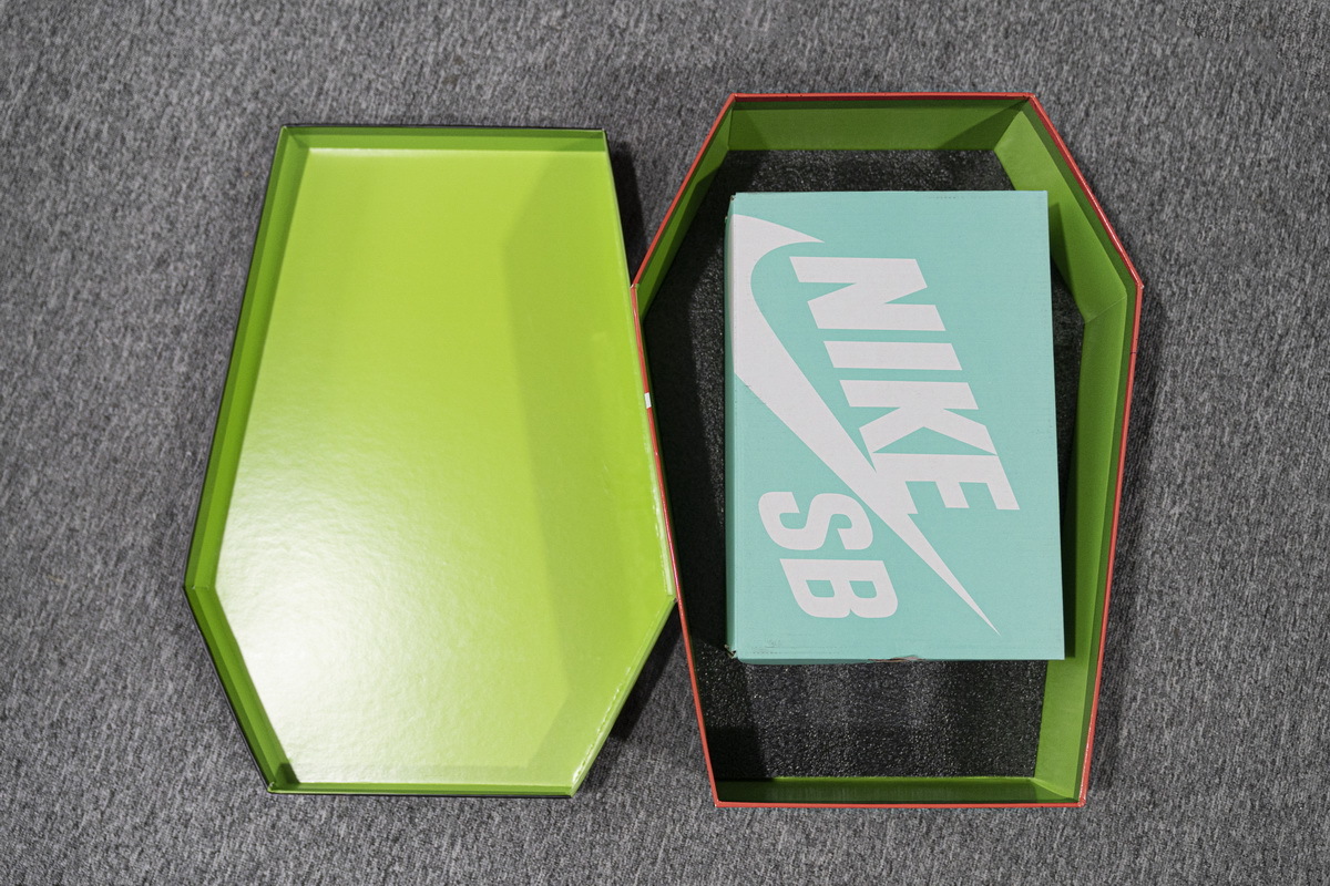 Nike SB Dunk Low “Night Of Mischief” BQ6817-006
