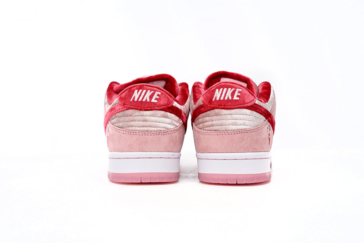 Nike SB Dunk Low Strange Love Skateboards CT2552-800