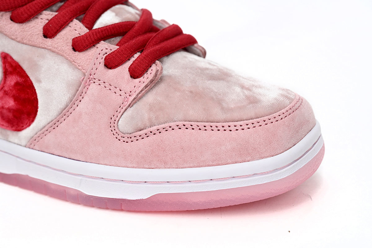 Nike SB Dunk Low Strange Love Skateboards CT2552-800