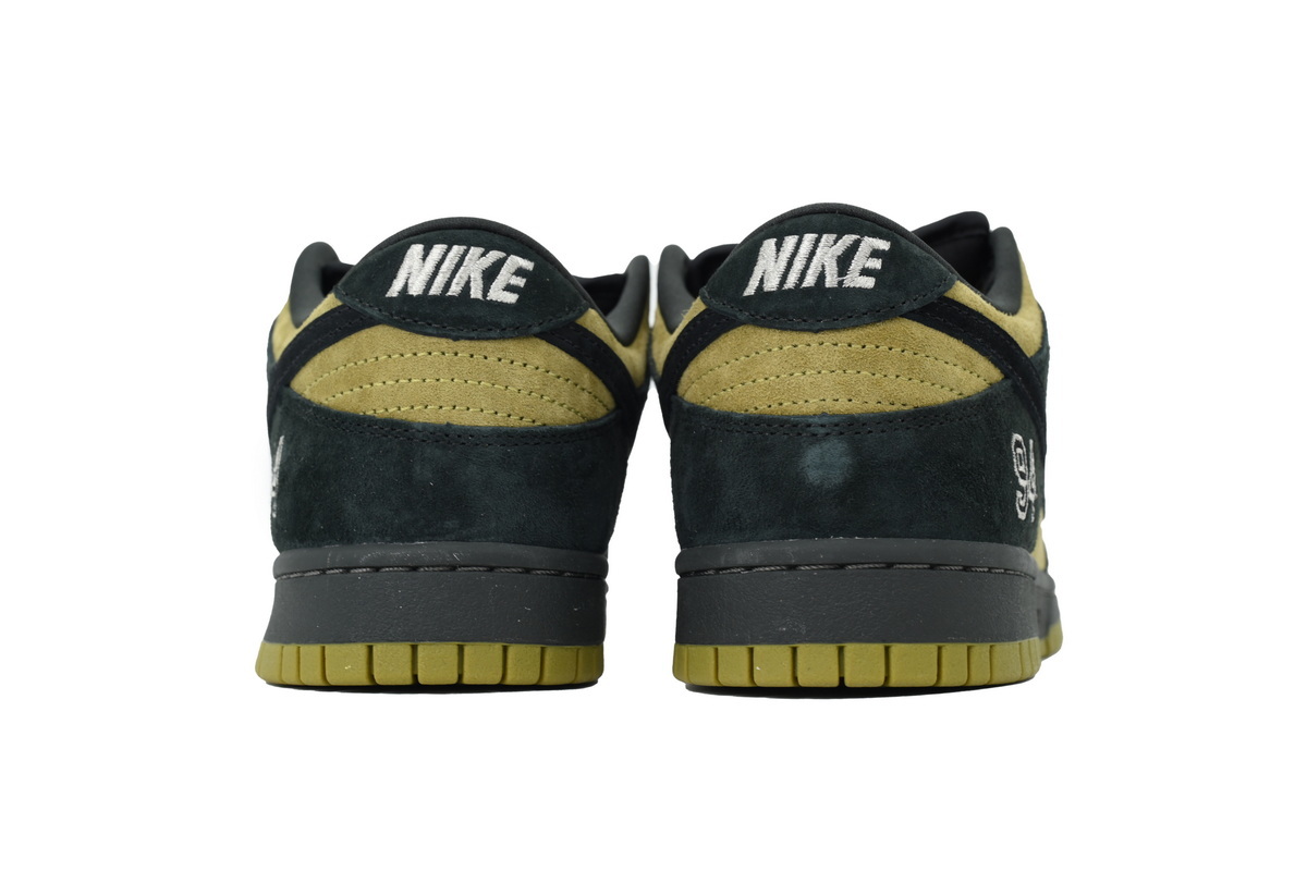 Nike Supreme x Nike Dunk Low SB 'Camper Green' HQ8487-300
