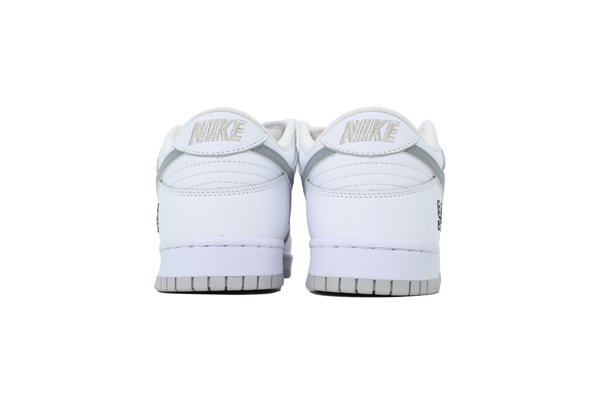Nike Supreme x Nike Dunk Low SB 'White Metallic Silver' HQ8487-100