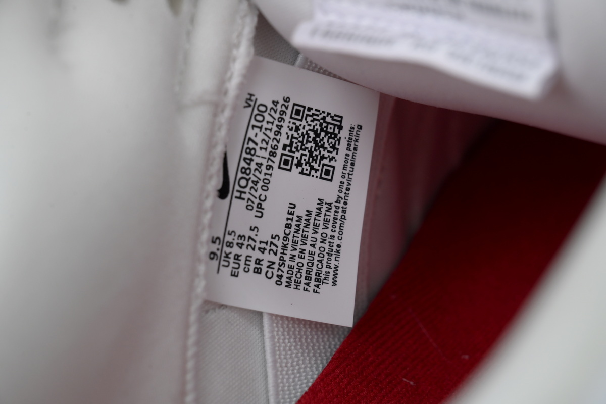 Nike Supreme x Nike Dunk Low SB 'White Metallic Silver' HQ8487-100