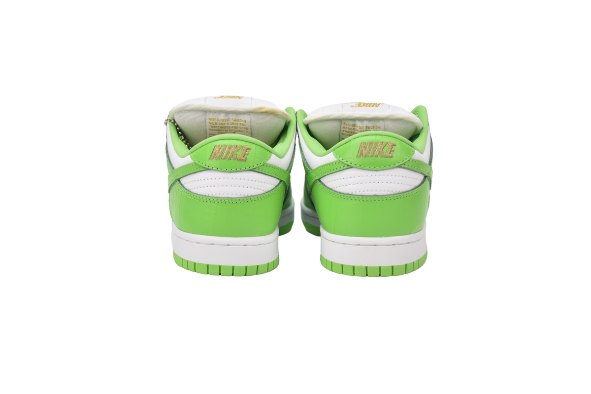Supreme x Nike SB Dunk Low “Mean Green” DH3228-101