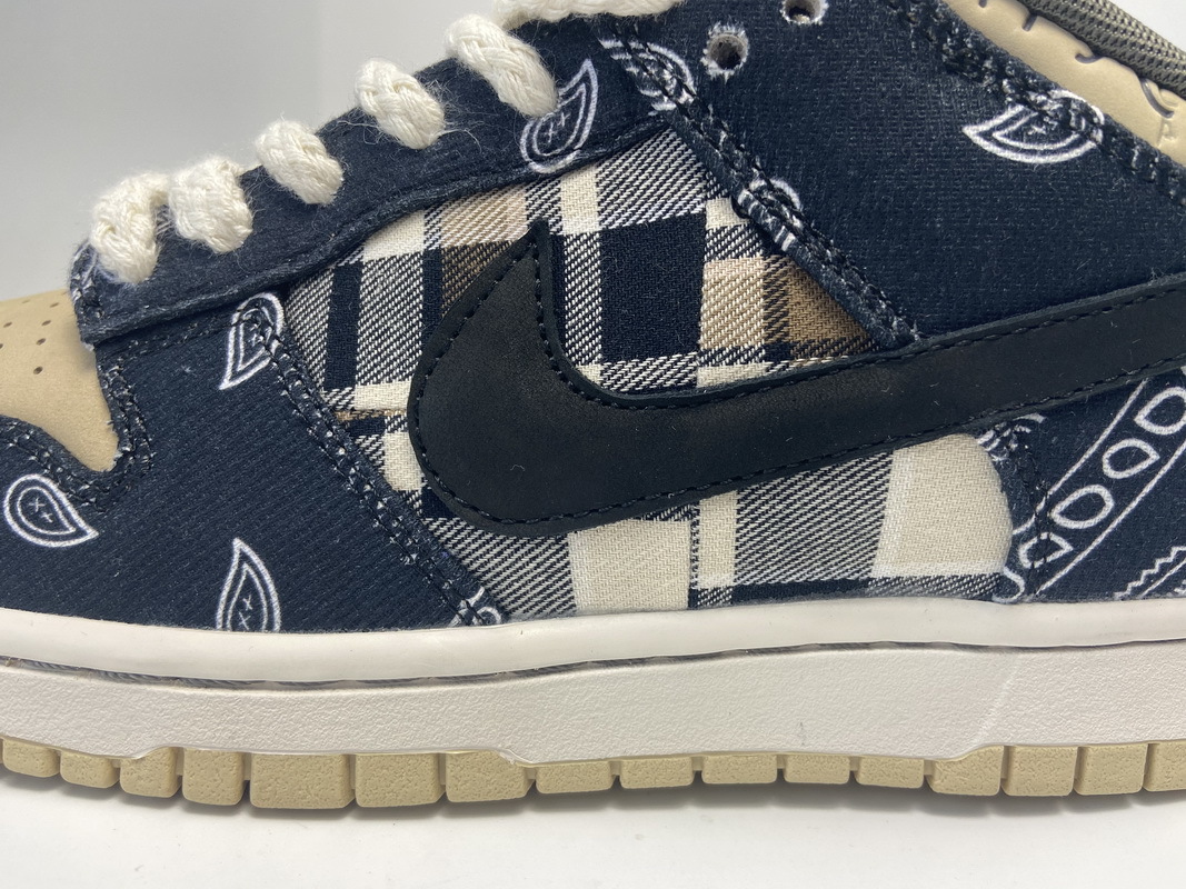 Travis Scott x Nike SB Dunk Low CT5053-001