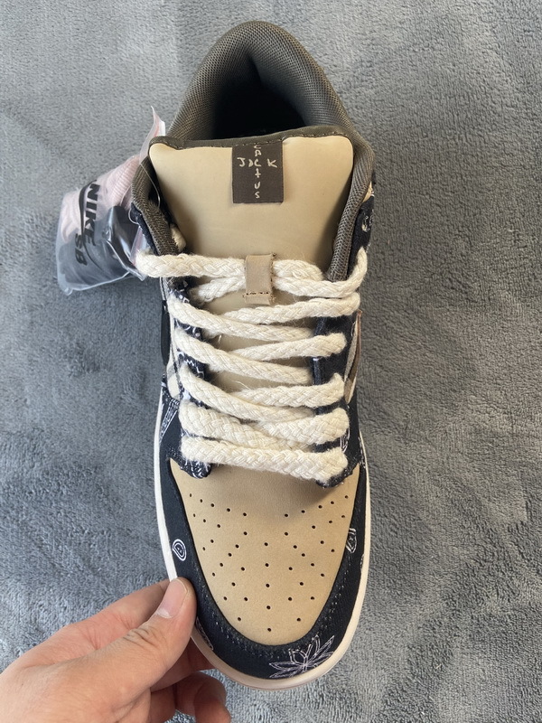 Travis Scott x Nike SB Dunk Low CT5053-001