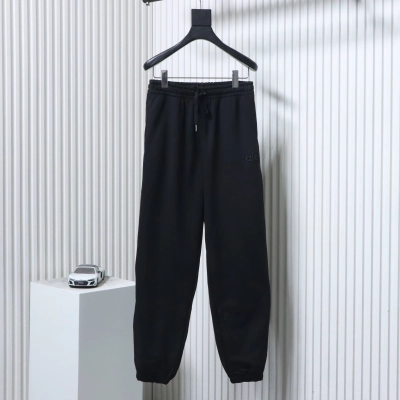 ALO  Minimal Logo Cotton Pants with Rear Pocket Logo Patch 01