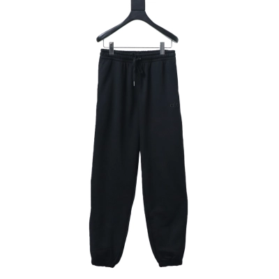 ALO  Minimal Logo Cotton Pants with Rear Pocket Logo Patch 02
