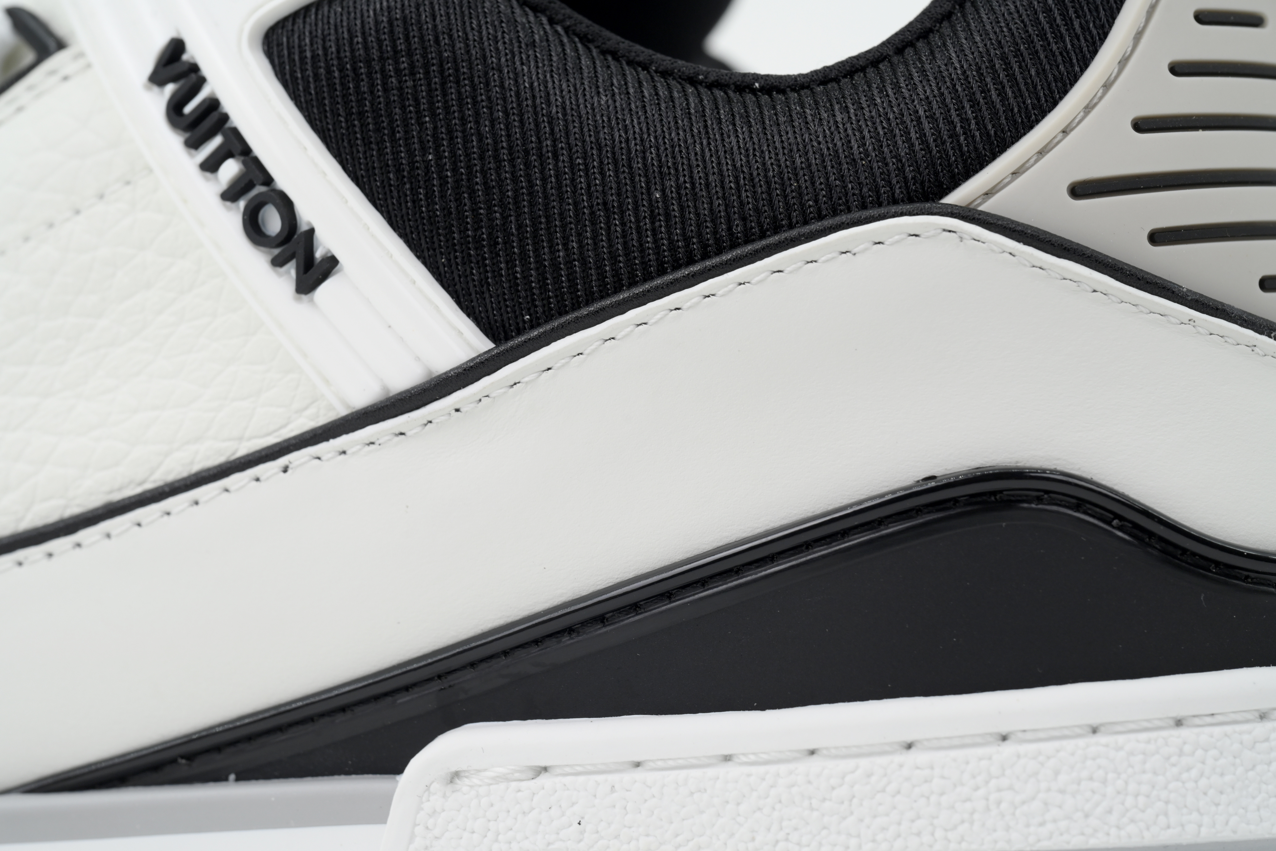 Louis Vuitton Trainer New Black And White