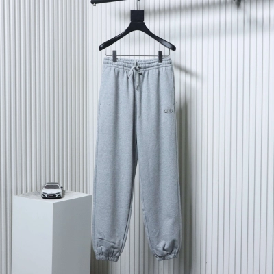 ALO  Minimal Logo Cotton Pants with Rear Pocket Logo Patch 02