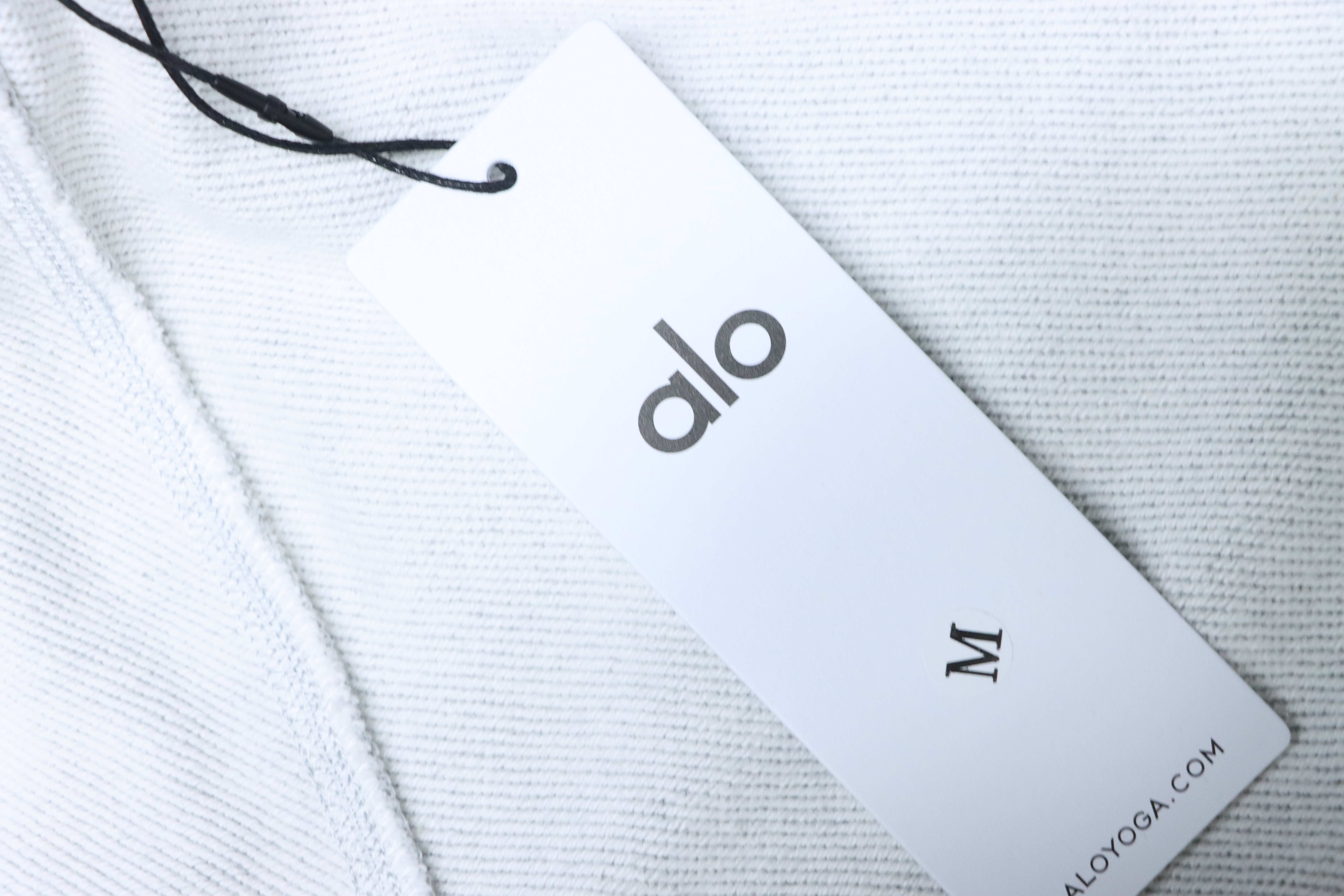 ALO  Minimal Logo Cotton Pants with Rear Pocket Logo Patch