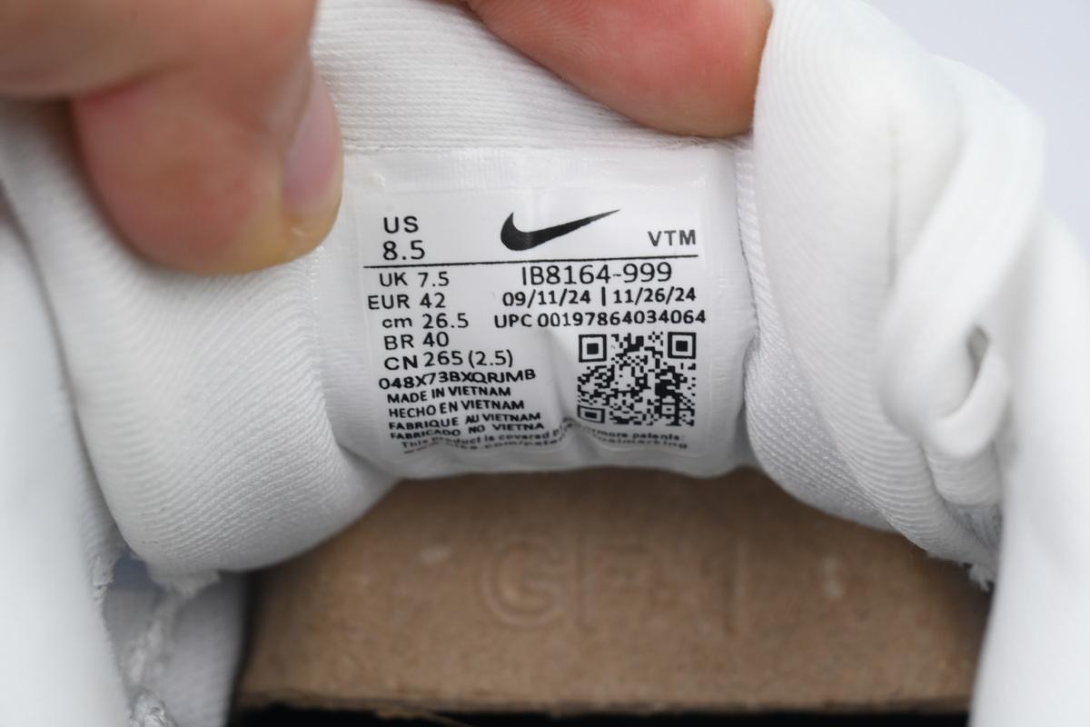 Nike Vomero 18 SE Light Trails Pack IB8164-999