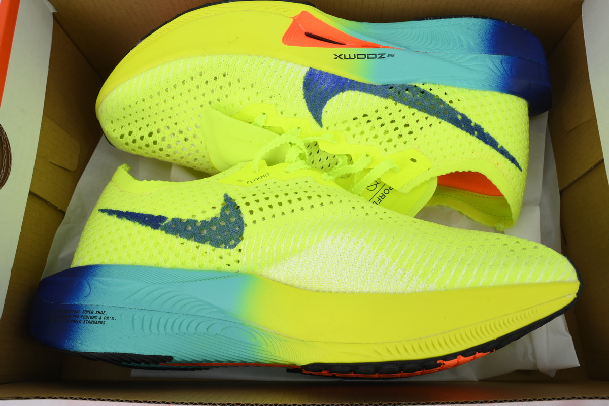 Nike ZoomX VaporFly Next% 3 Fast Pack DV4129-700