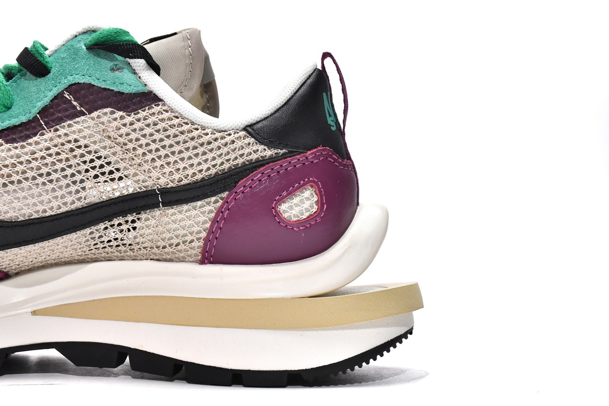 Sacai x Nike Pegasua Vaporfly String Black Villain Red DD3035-200