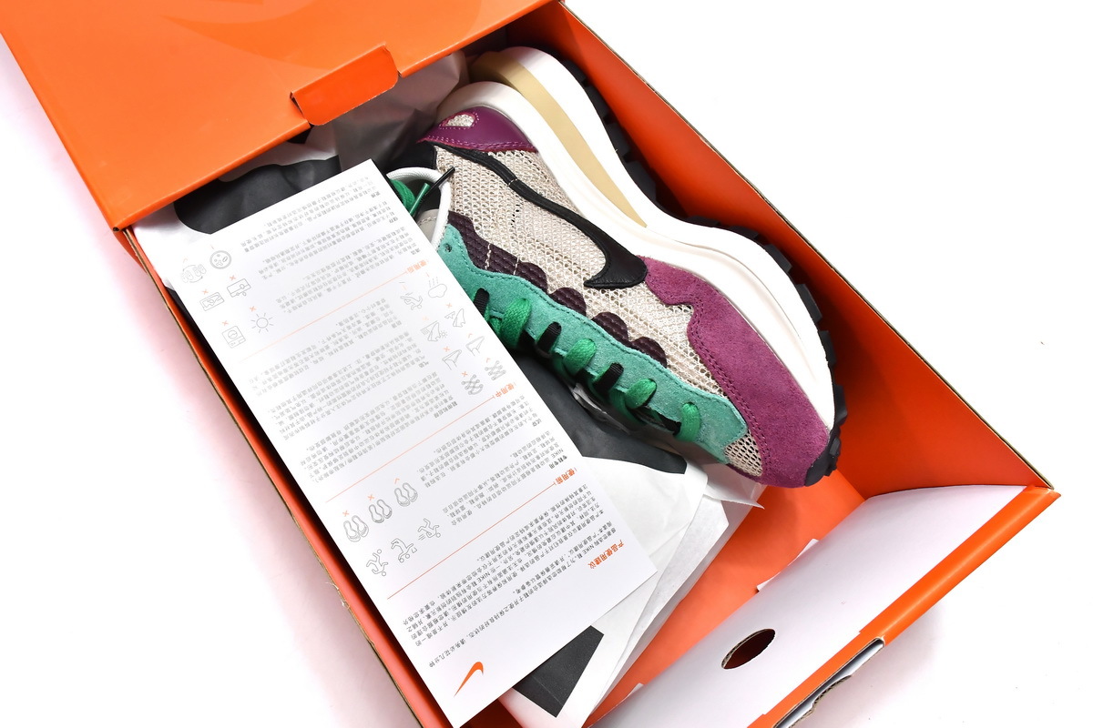 Sacai x Nike Pegasua Vaporfly String Black Villain Red DD3035-200