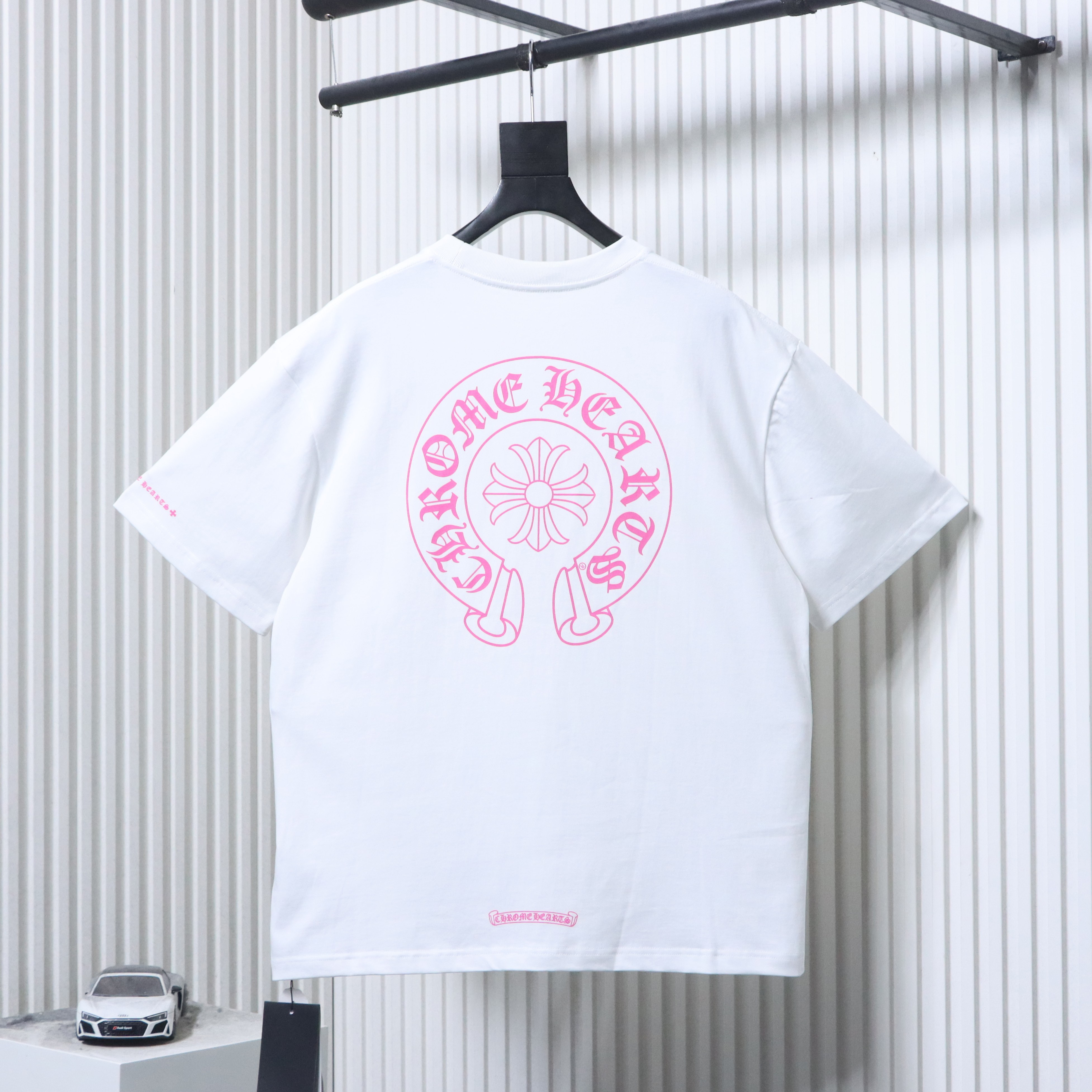 Chrome Hearts Pink Horseshoe Cross Print Short Sleeve T-Shirt White h170