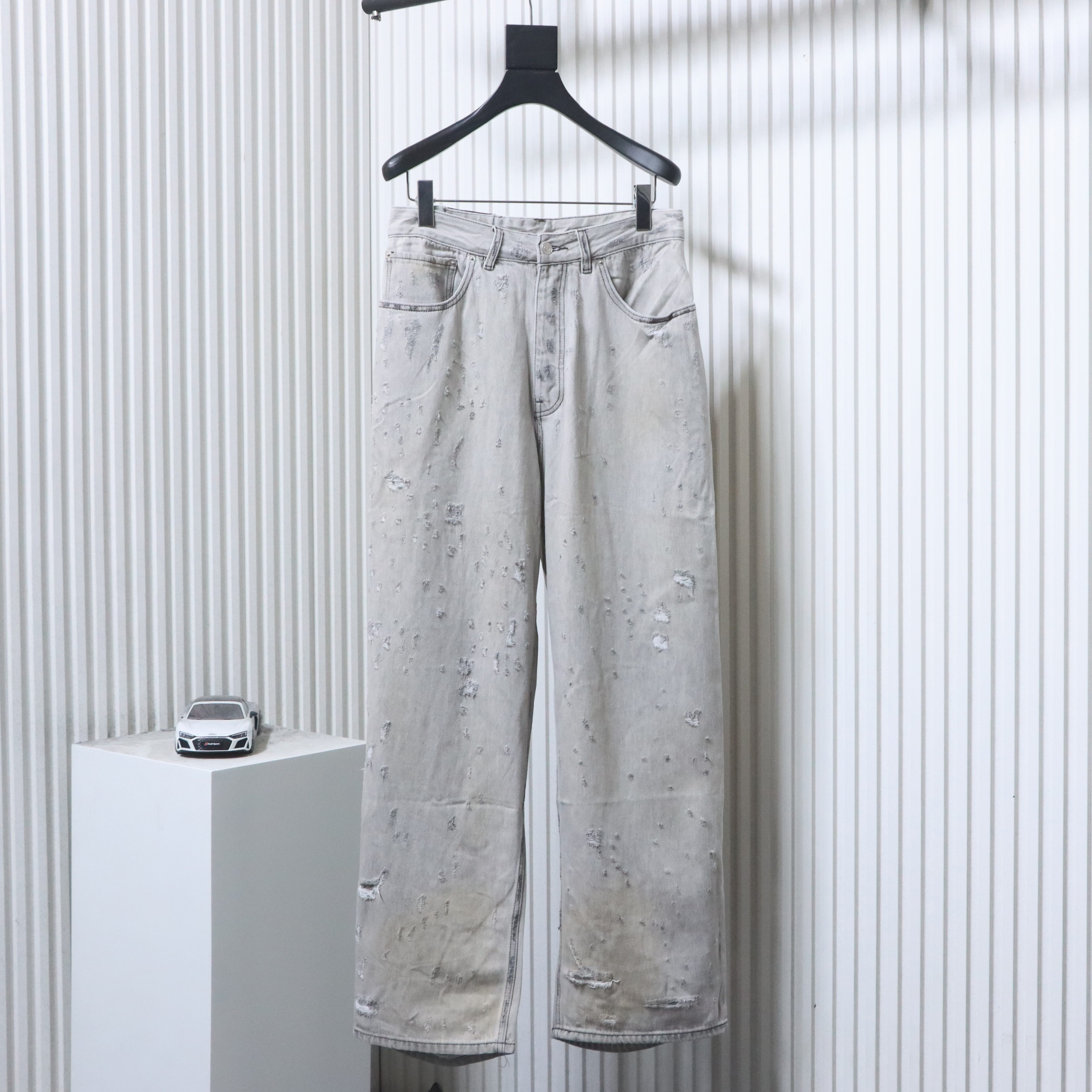 Balenciaga 24FW White Destroyed Slash Jeans h310