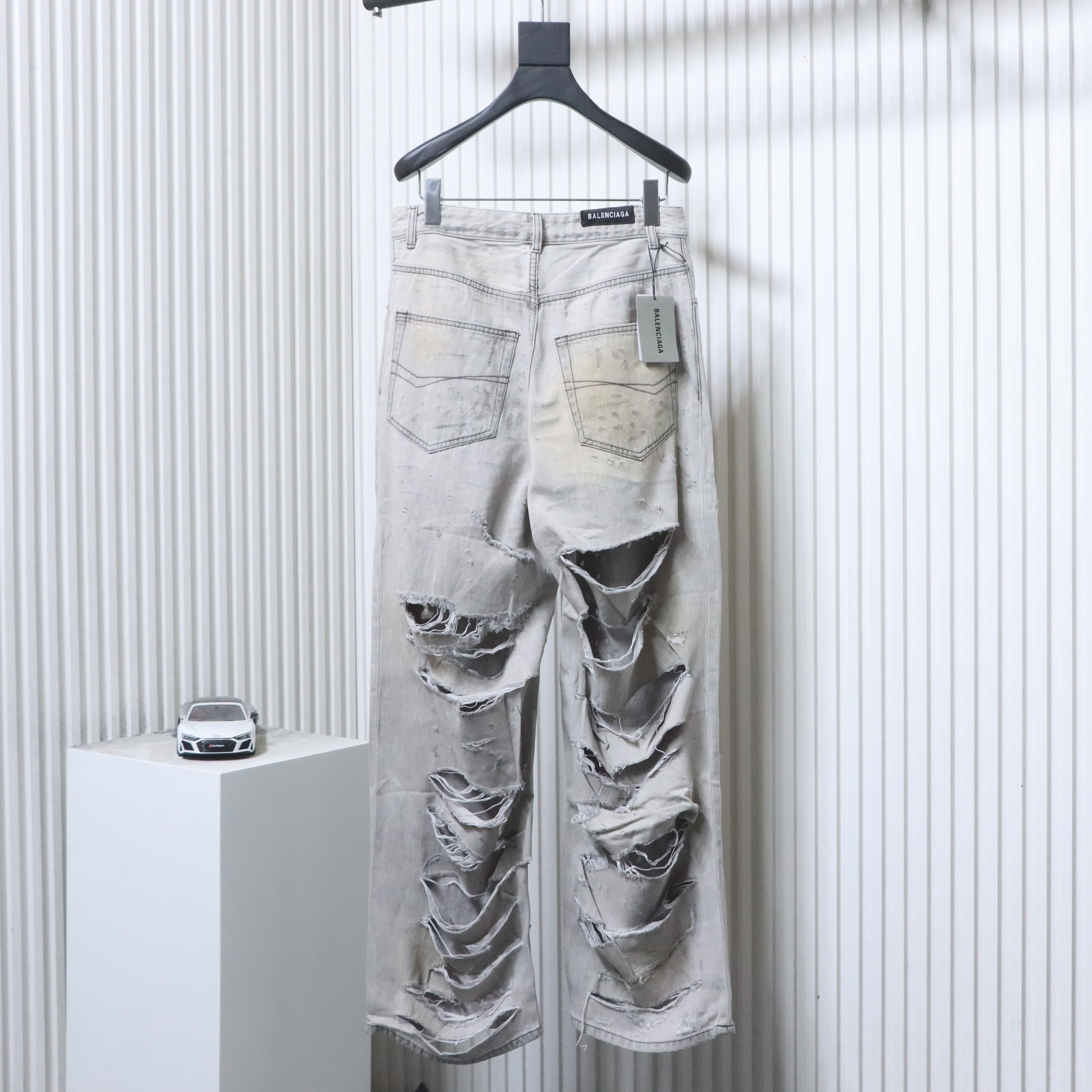 Balenciaga 24FW White Destroyed Slash Jeans h310