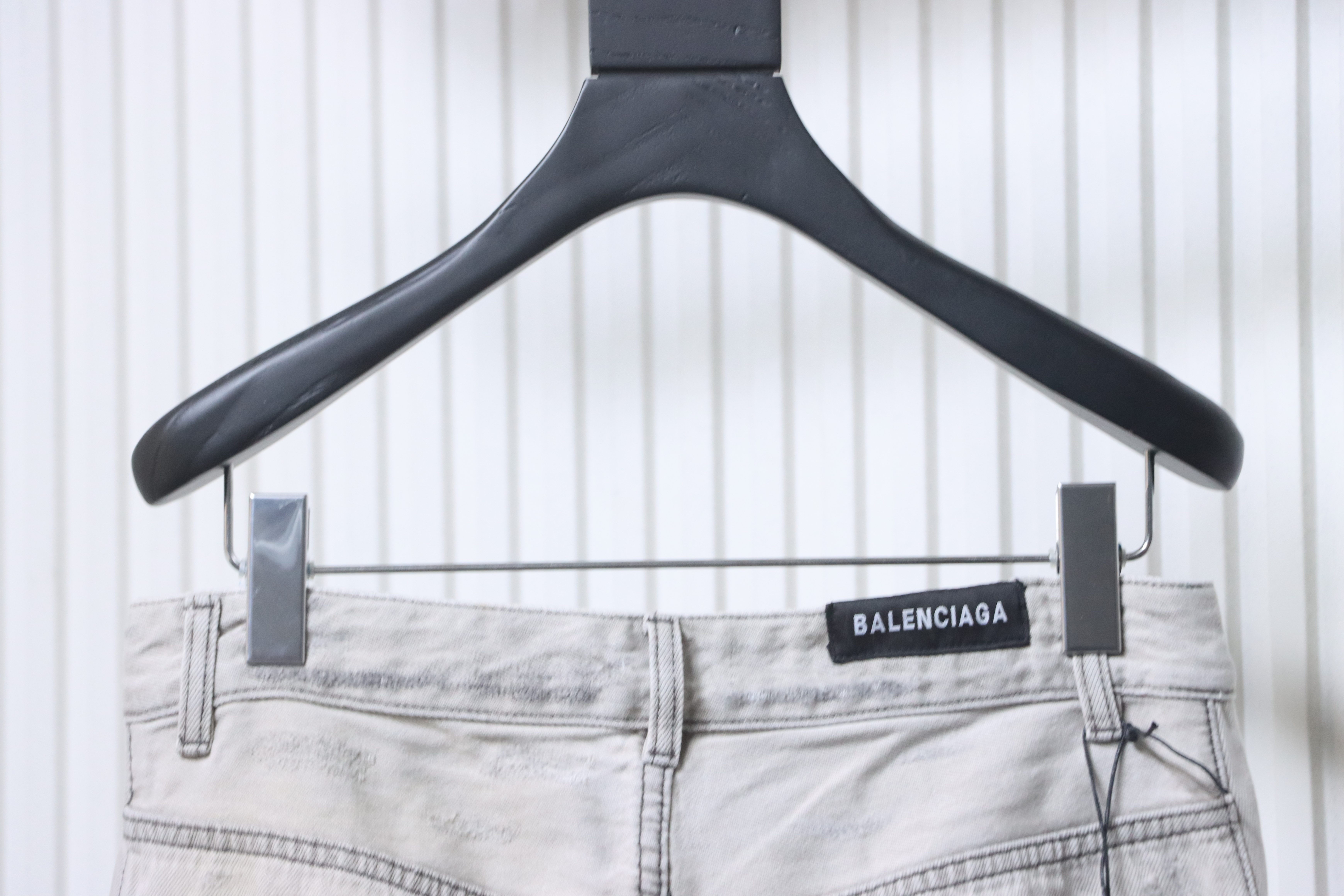 Balenciaga 24FW White Destroyed Slash Jeans h310