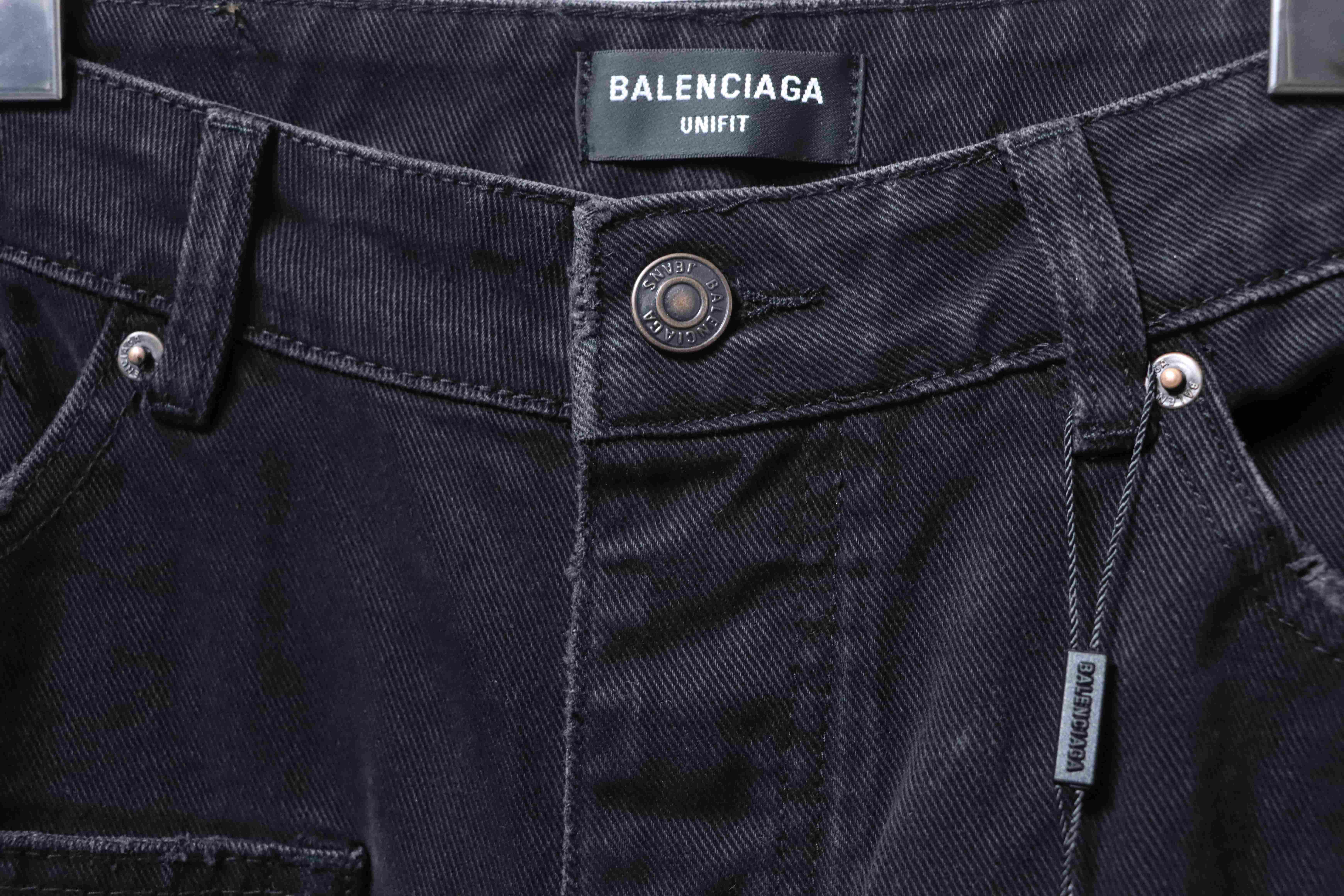 Balenciaga 24SS New Reversed Pocket Black Washed Distressed Denim Jeans h310