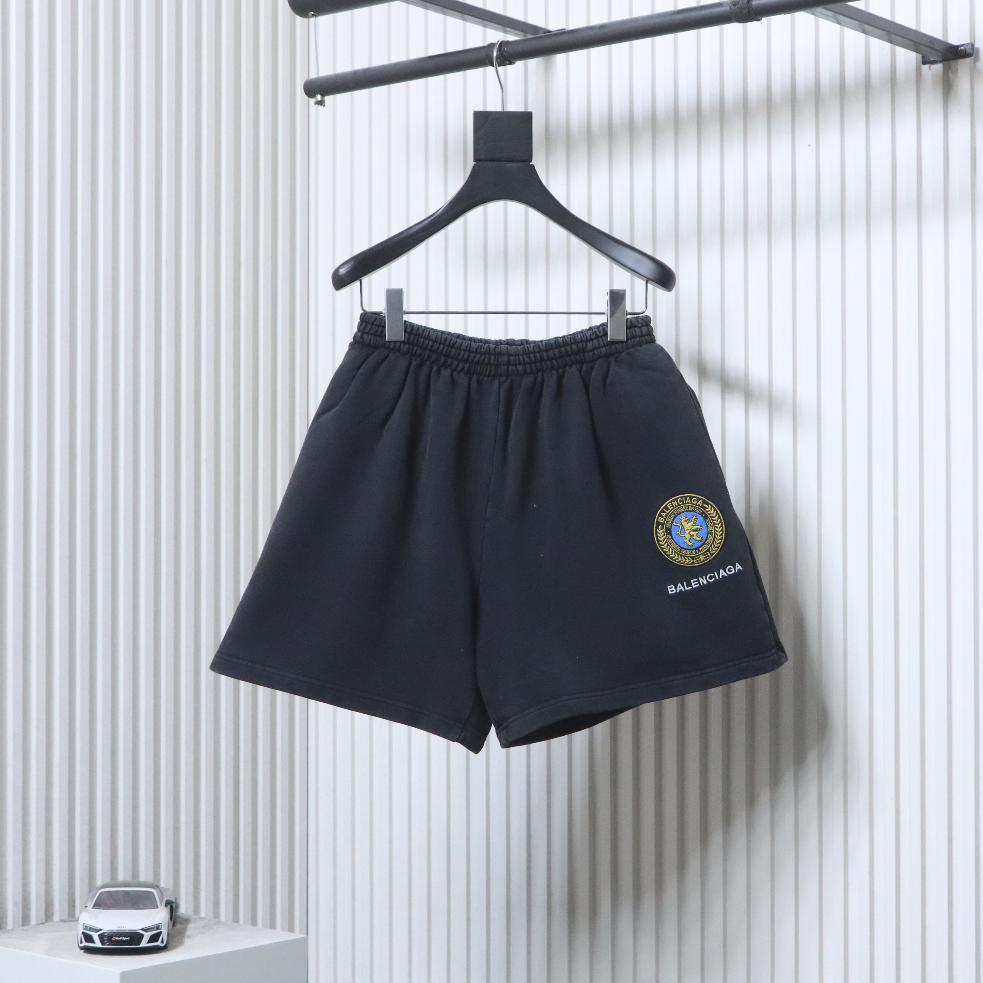 Balenciaga 25SS Badge Embroidered Shorts h200