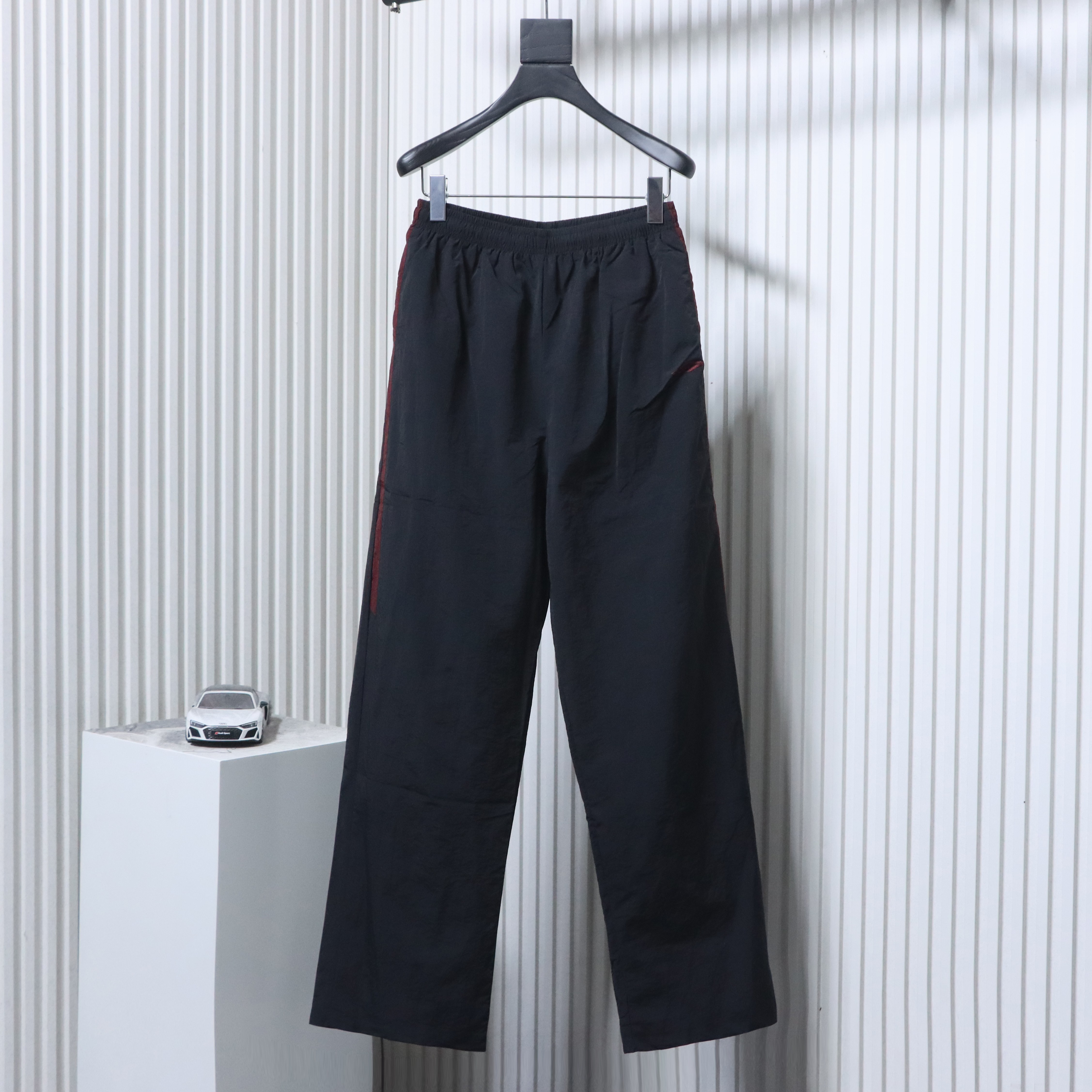 Balenciaga 26SS 3M Black Red Spliced Embroidered Hooded Tracksuit Pants