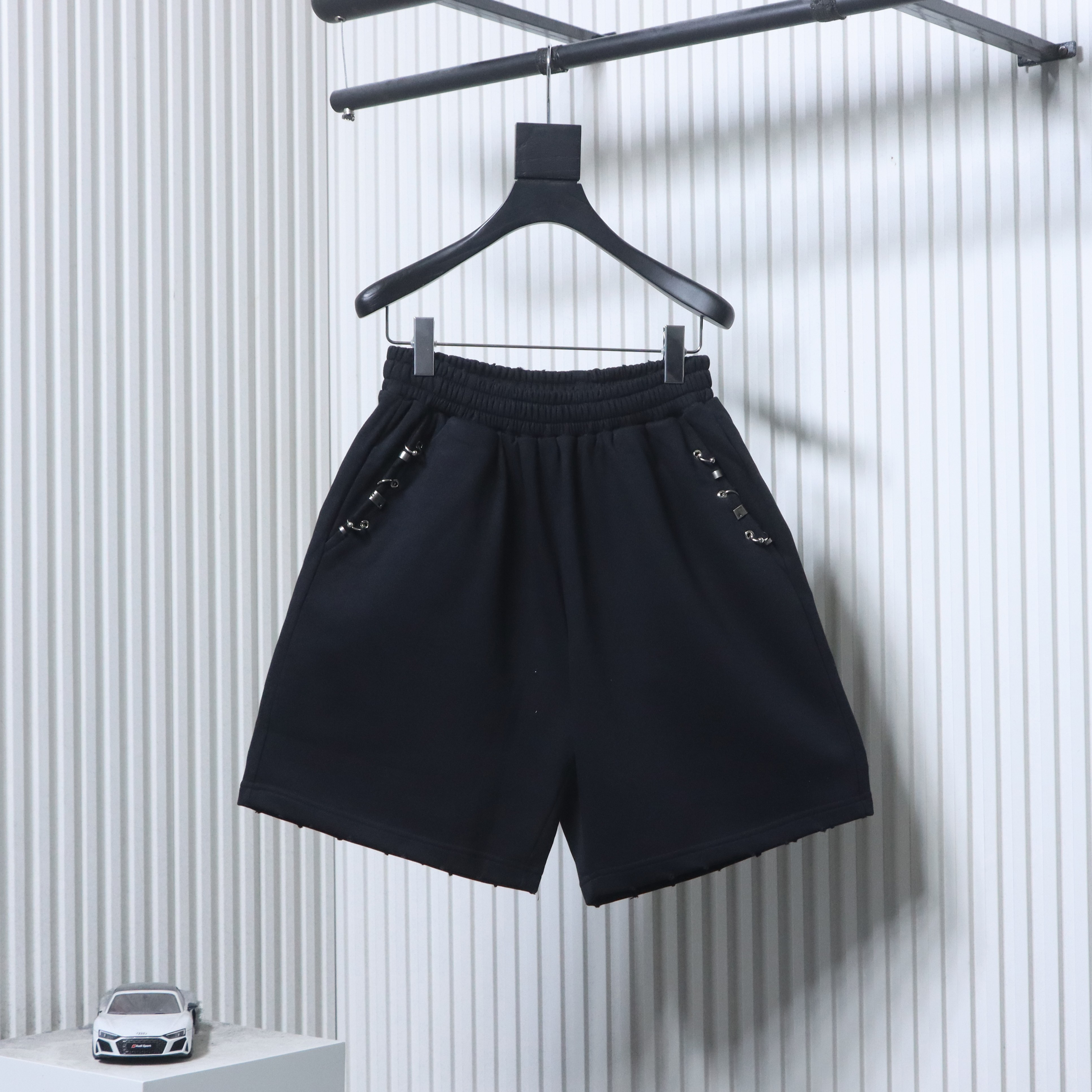 Balenciaga 26SS Classic Engraved Logo Metal Buckle Shorts h210