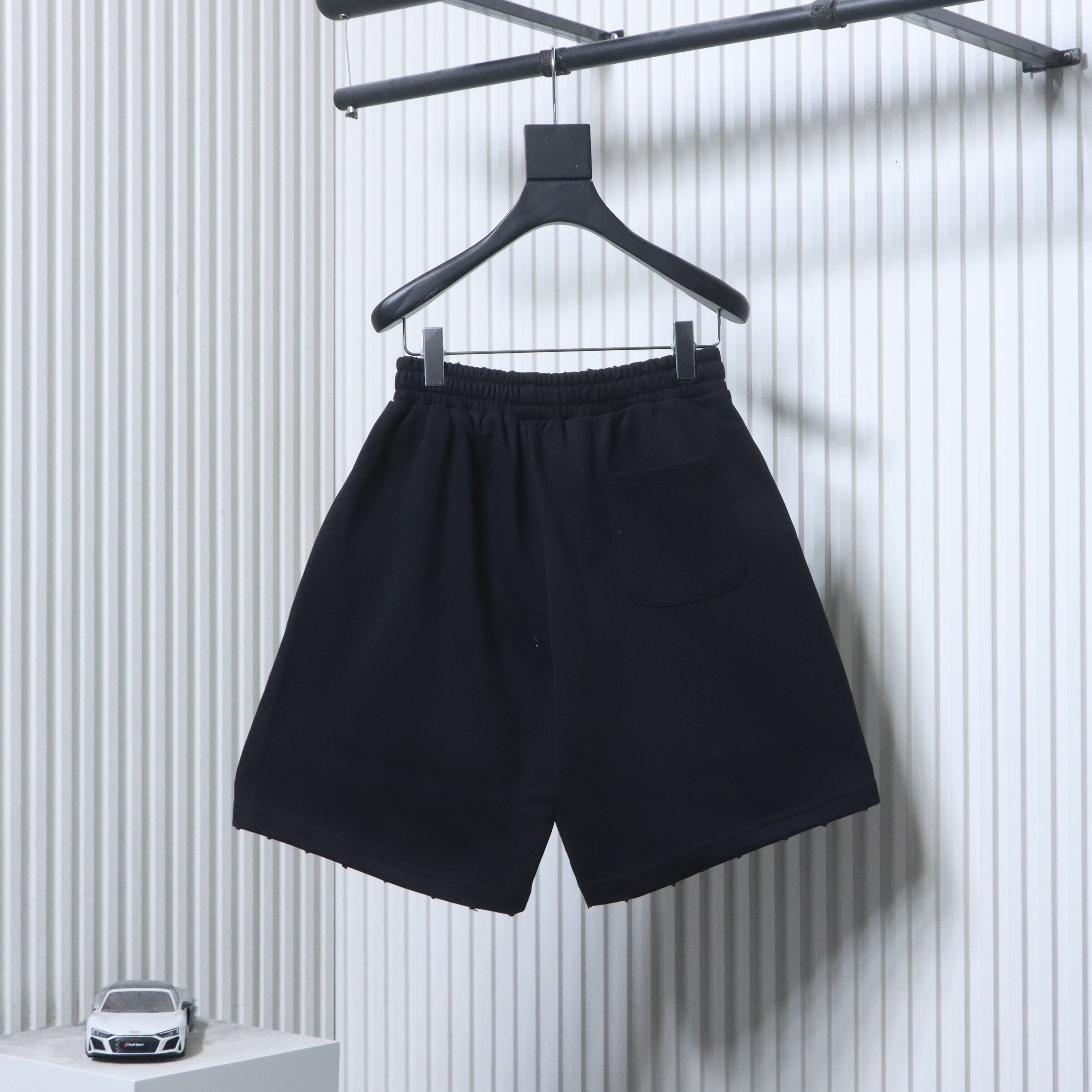 Balenciaga 26SS Classic Engraved Logo Metal Buckle Shorts h210