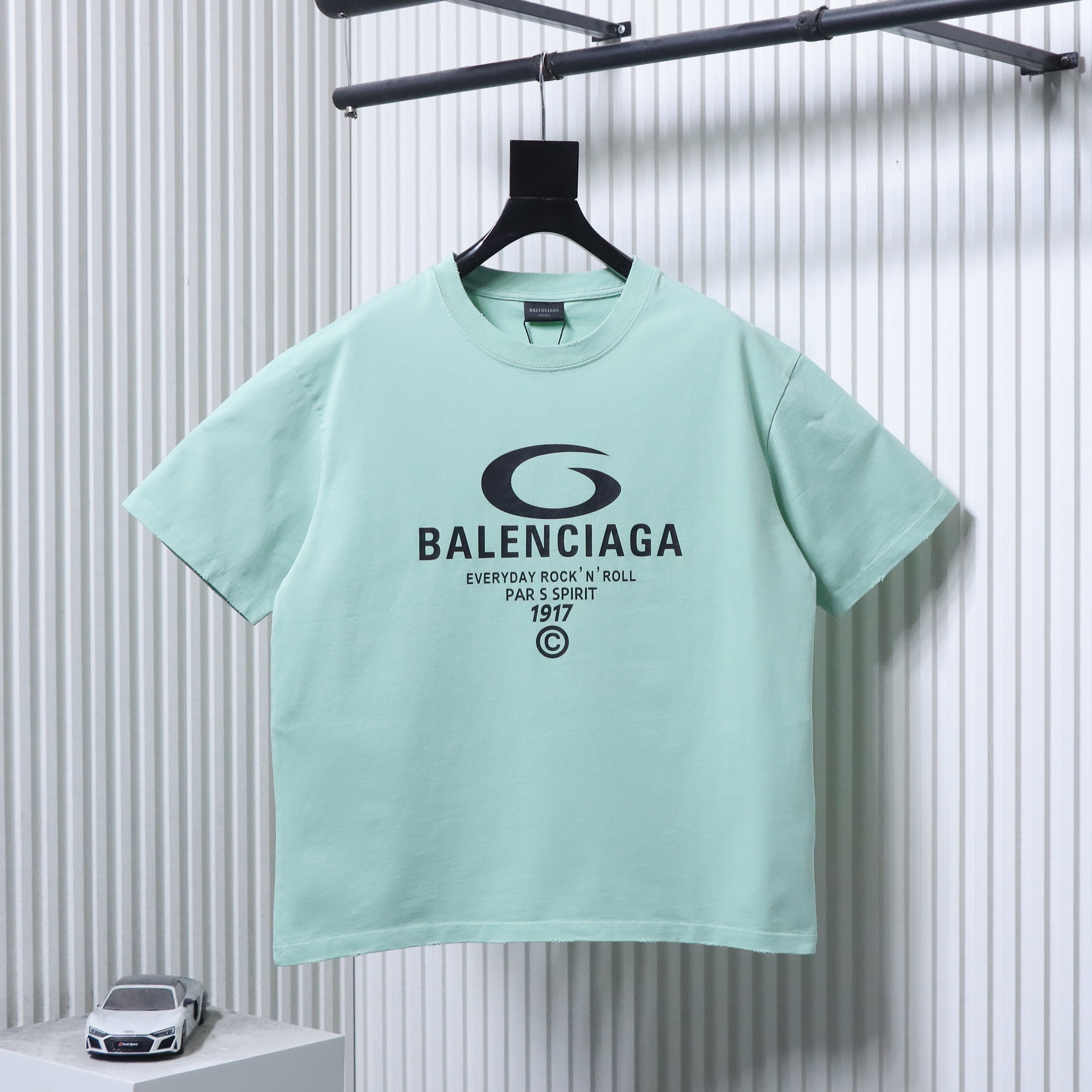 Balenciaga 4 Circular Letter Printed Distressed T-shirt h160