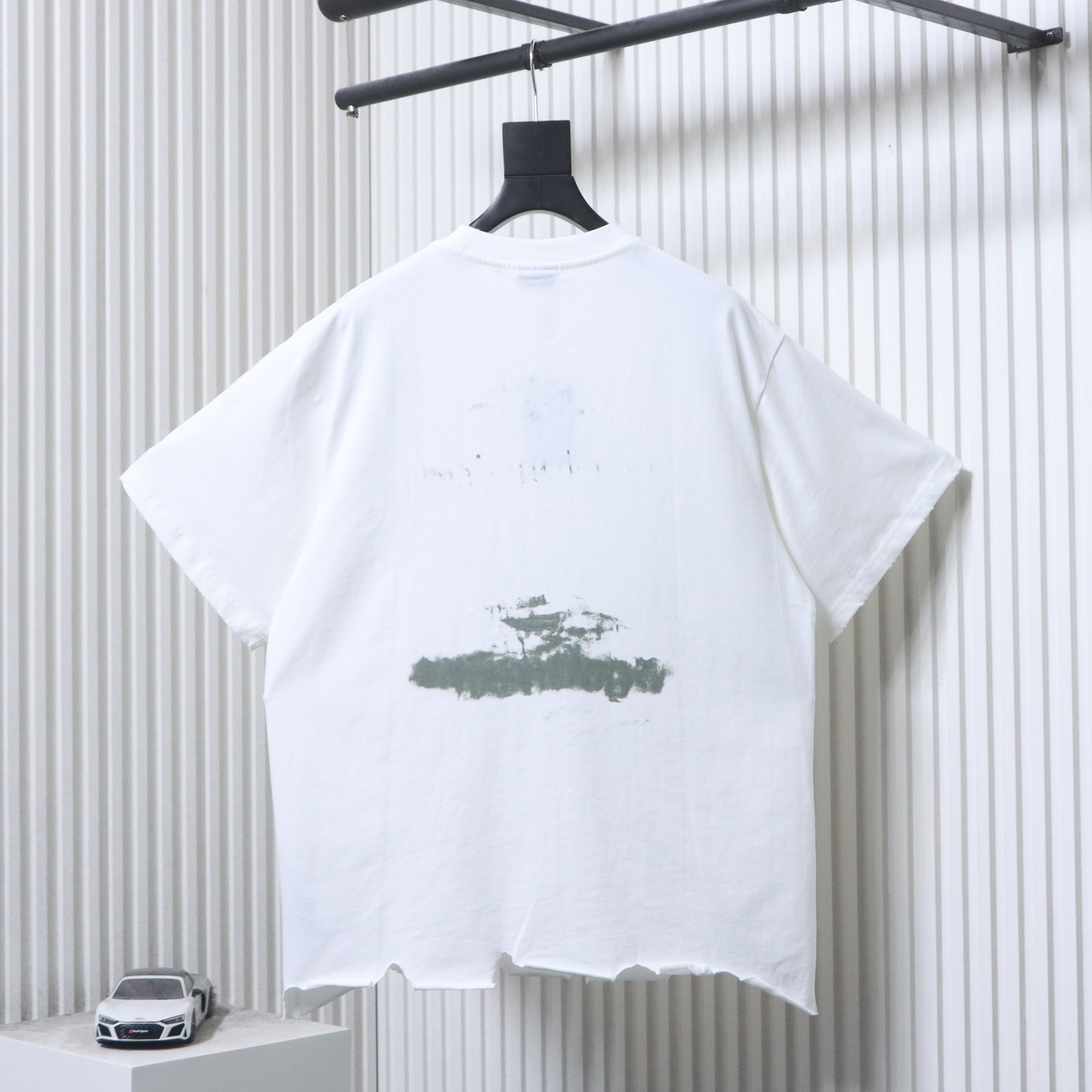 Balenciaga White 25SS New Distressed Pigeon Graphic T-shirt h160
