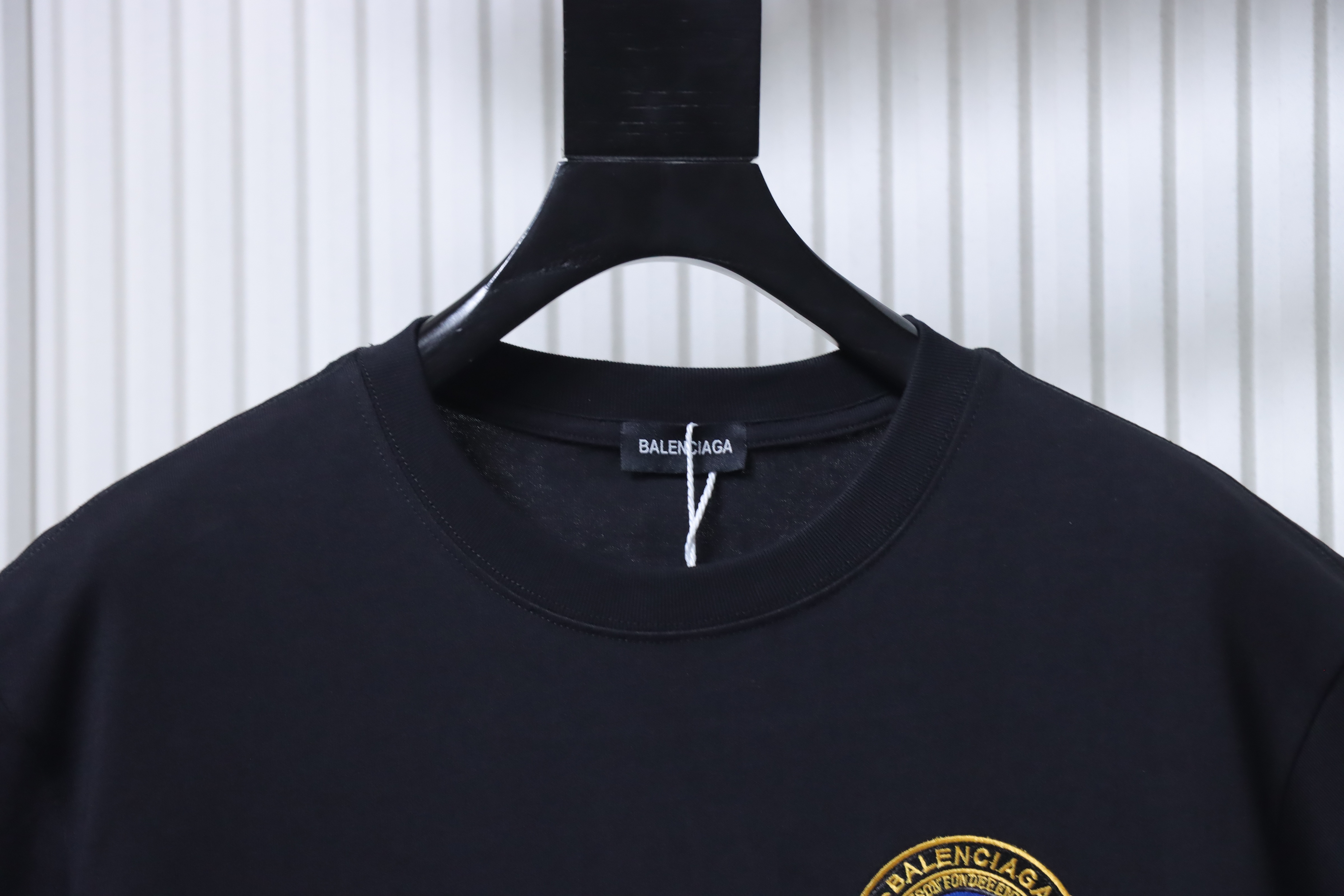 Balenciaga Black 26SS Chest Emblem Embroidered T-shirt h150