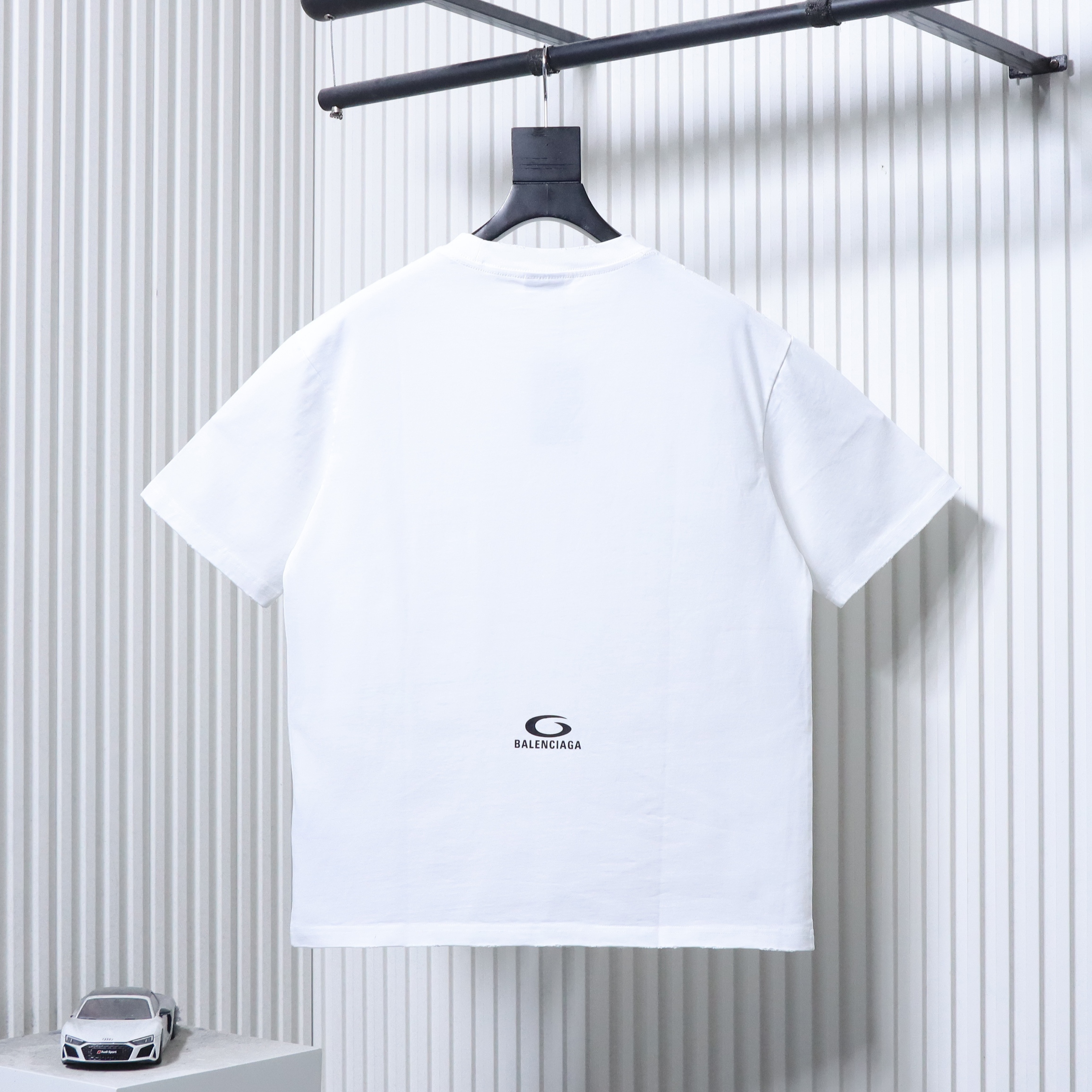 Balenciaga White Circular Letter Printed Distressed T-shirt h160