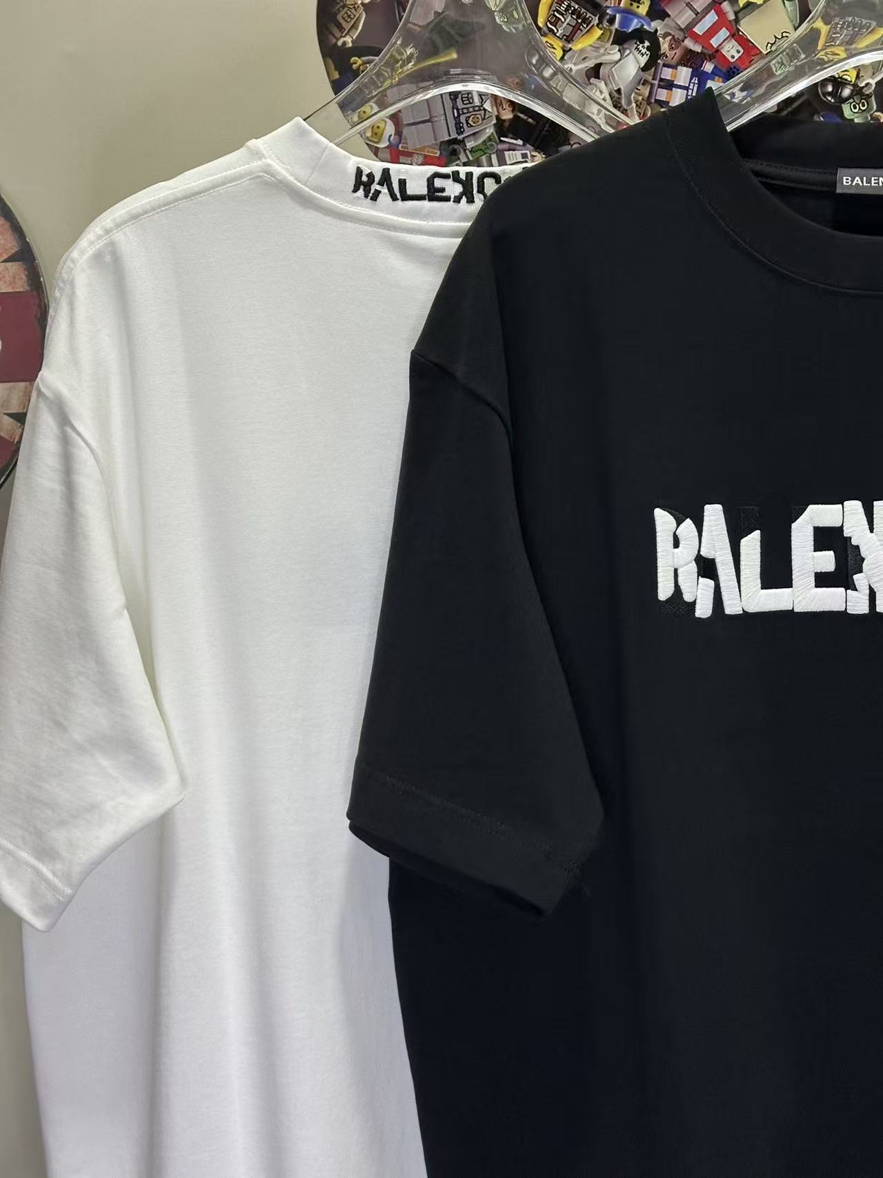 Balenciaga Black T-shirt L26863 h130