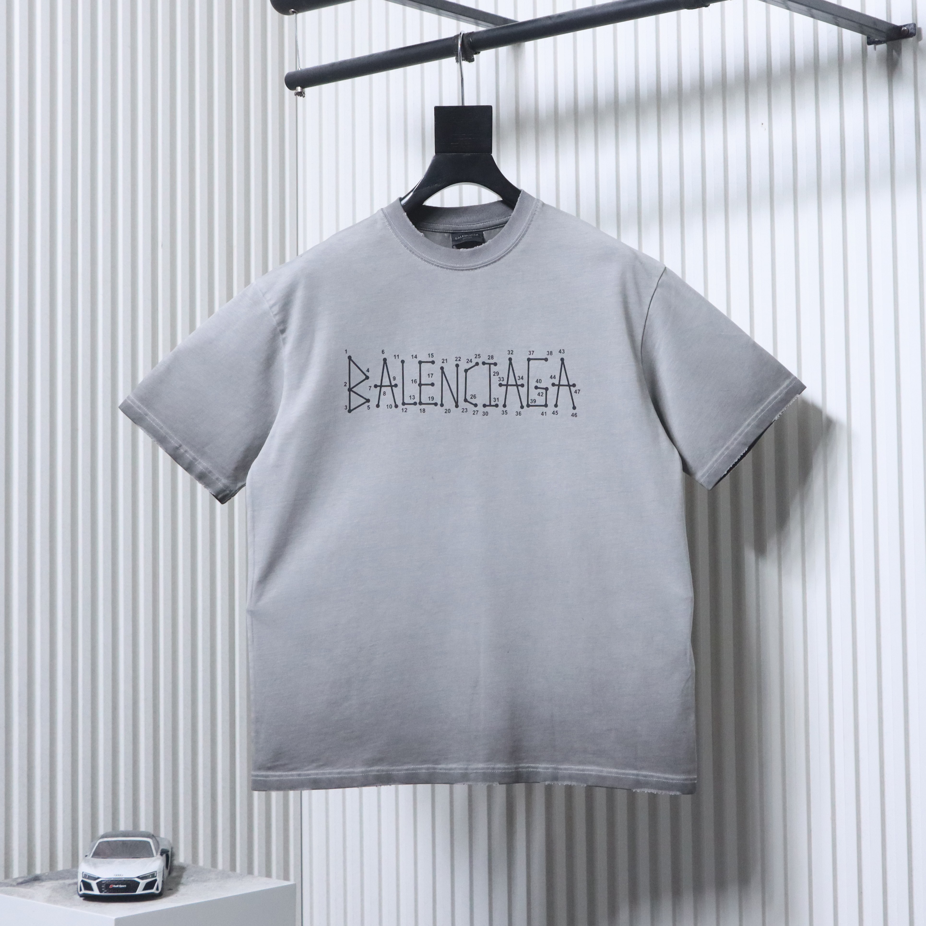 Balenciaga Black Washed Mud-Dyed Geometric Logo Double-B Distressed T-shirt h160