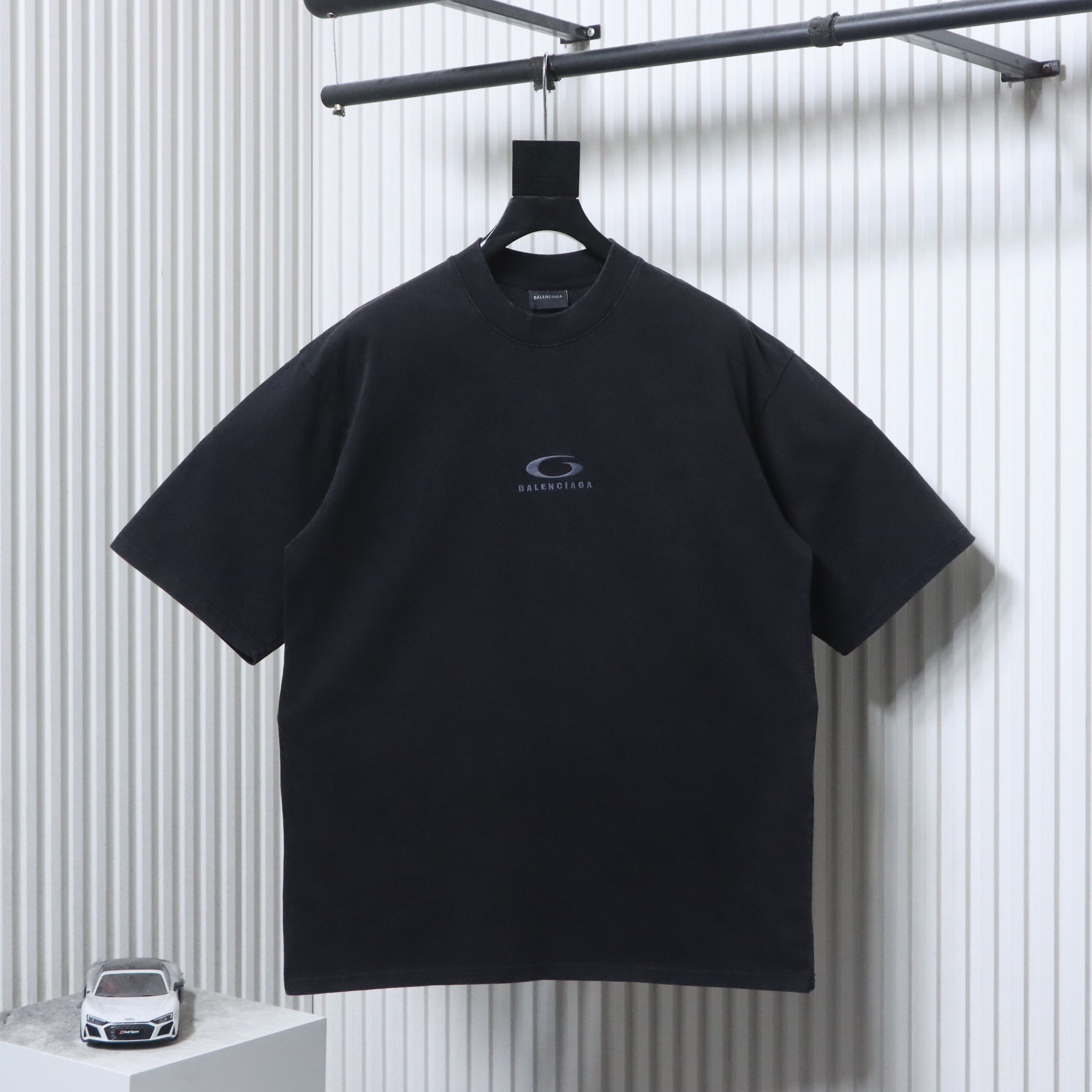 Balenciaga Ring Buckle Embroidered Vintage Small Logo T-shirt h160