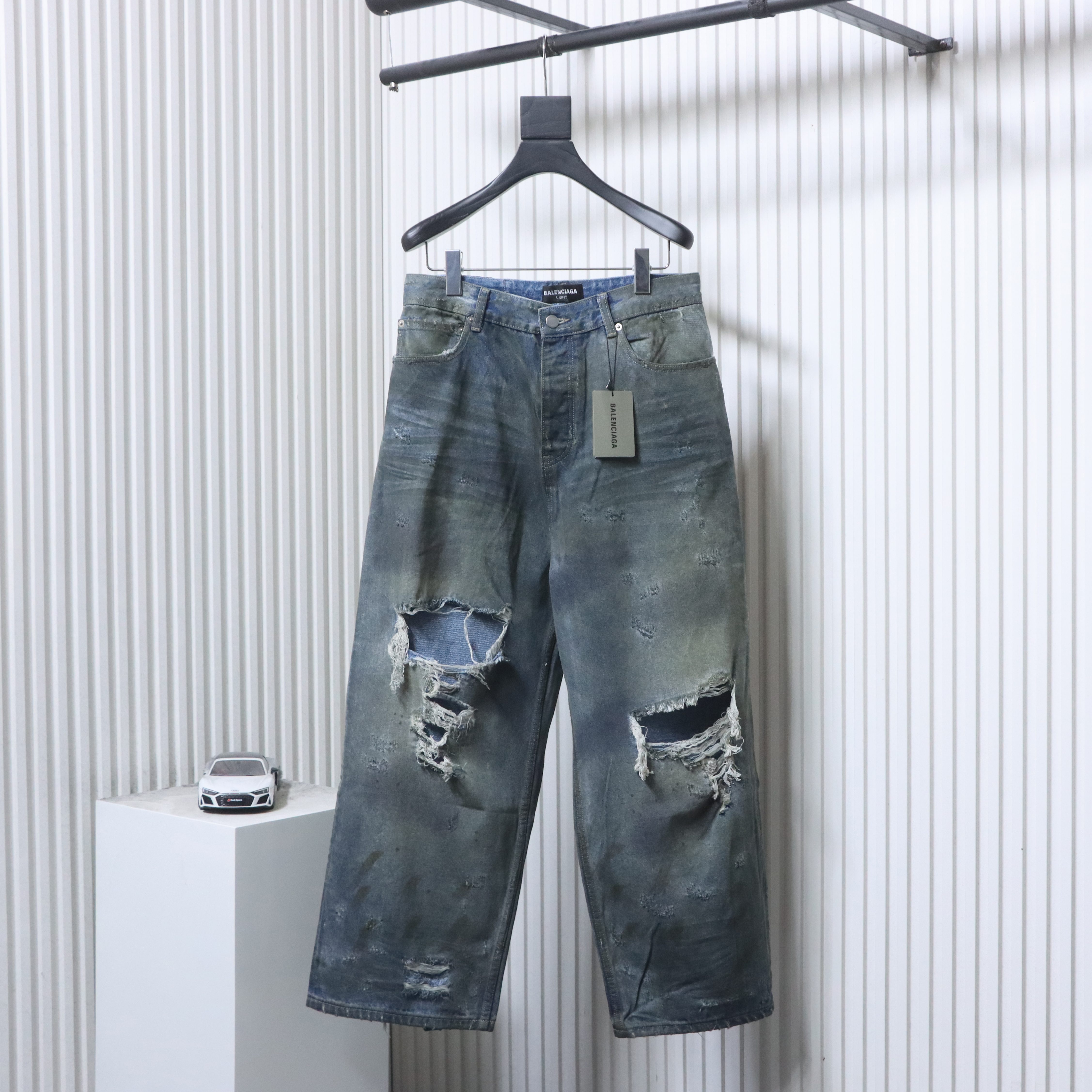 Balenciaga White 25FW Destroyed Jeans h250