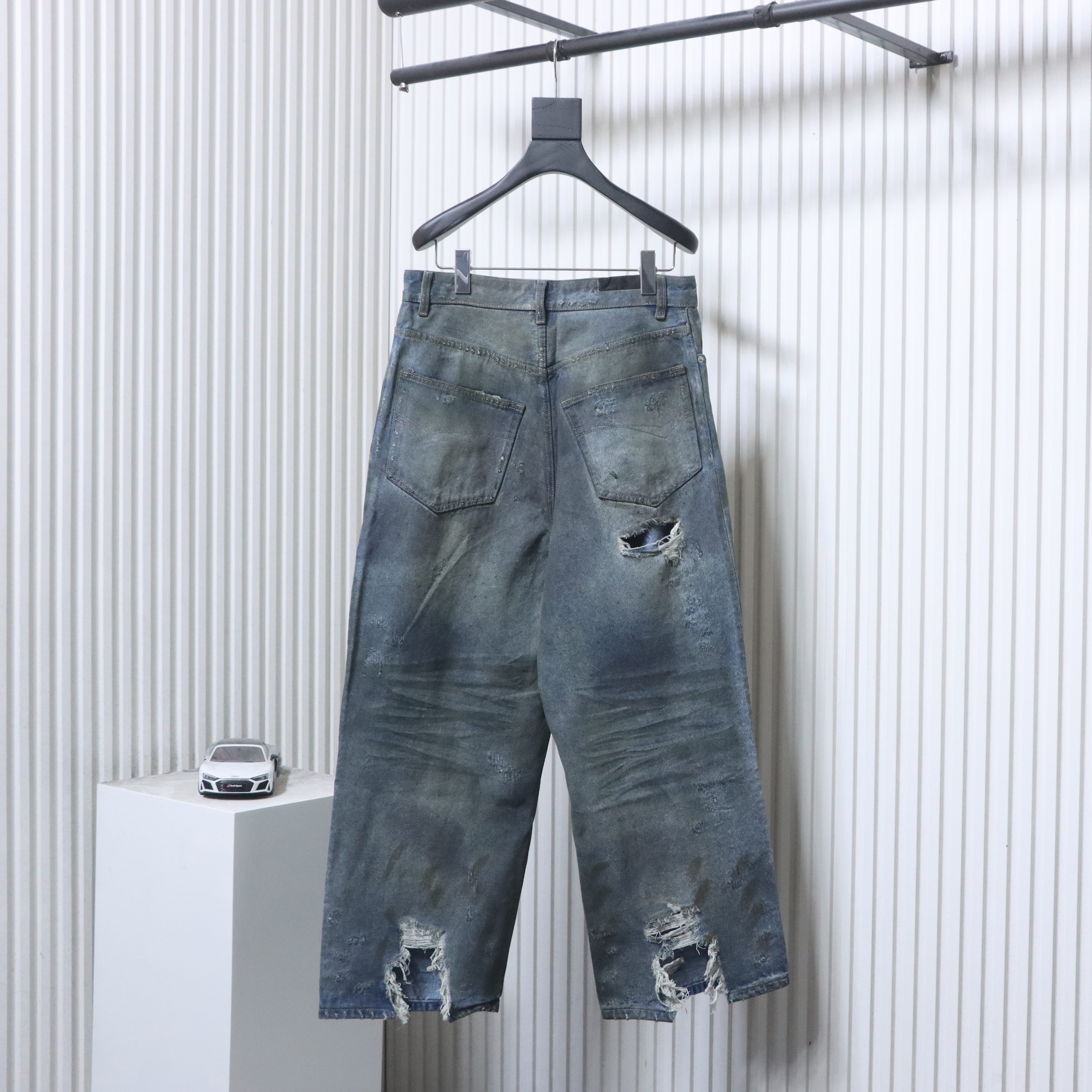 Balenciaga White 25FW Destroyed Jeans h250