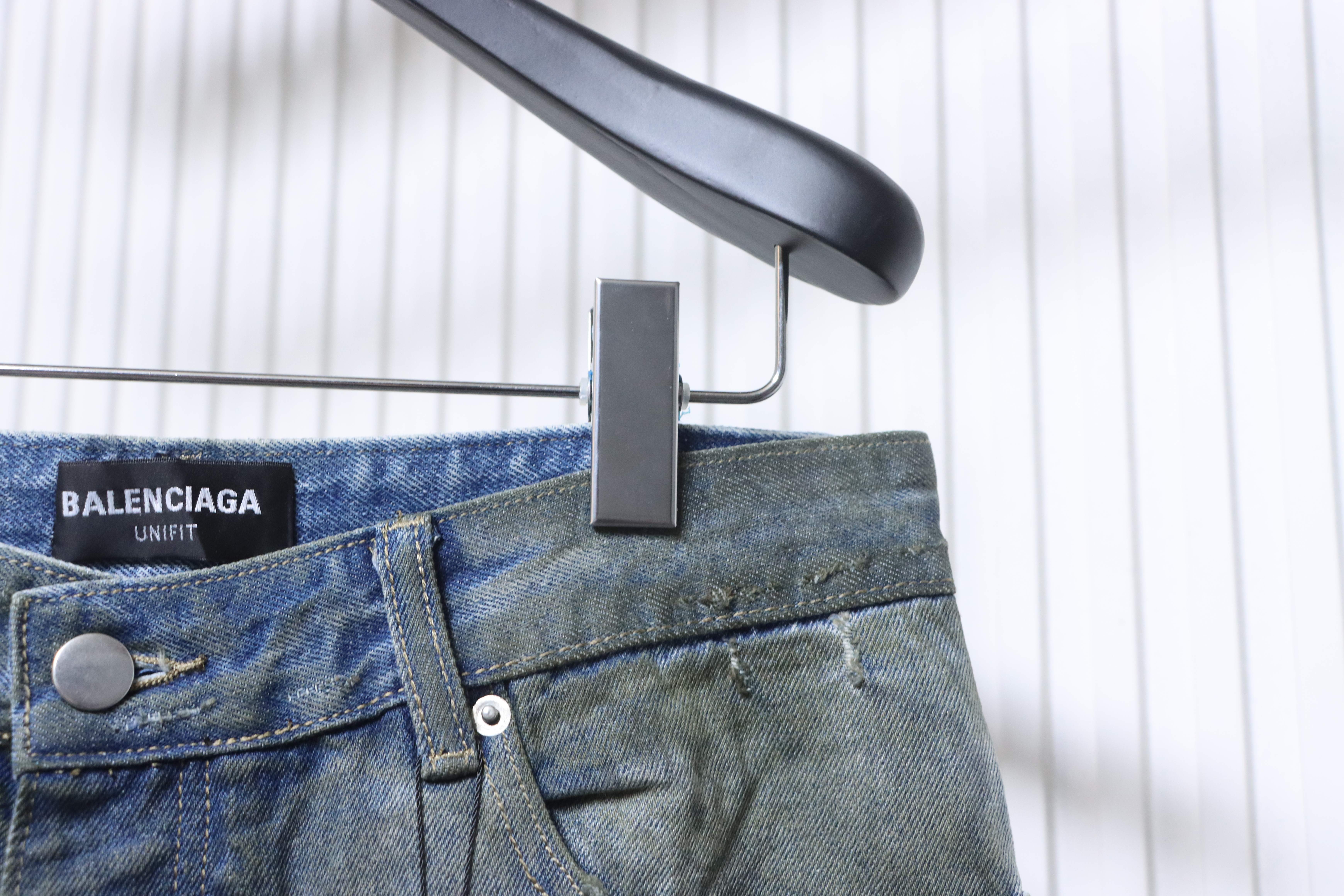 Balenciaga White 25FW Destroyed Jeans h250