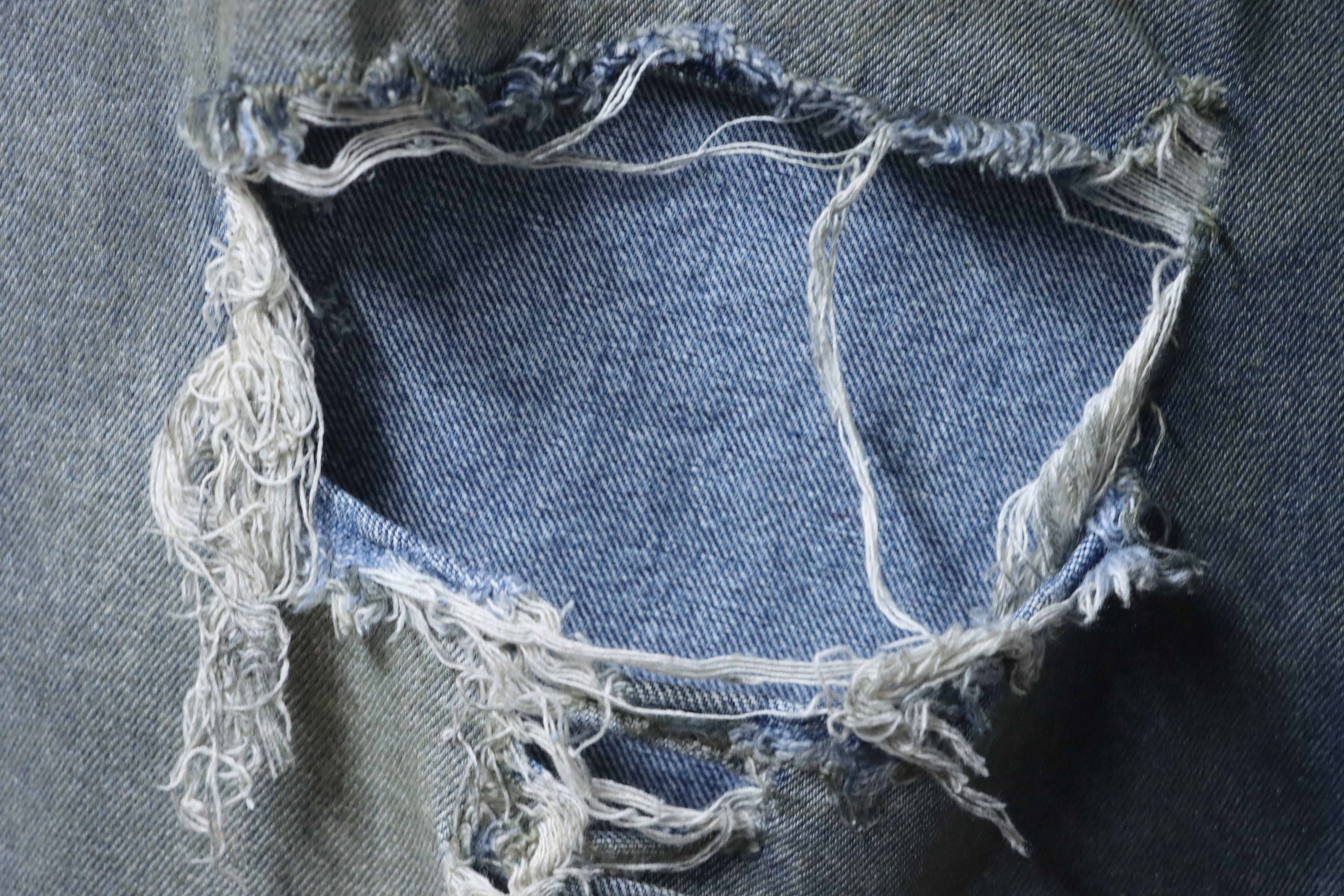 Balenciaga White 25FW Destroyed Jeans h250