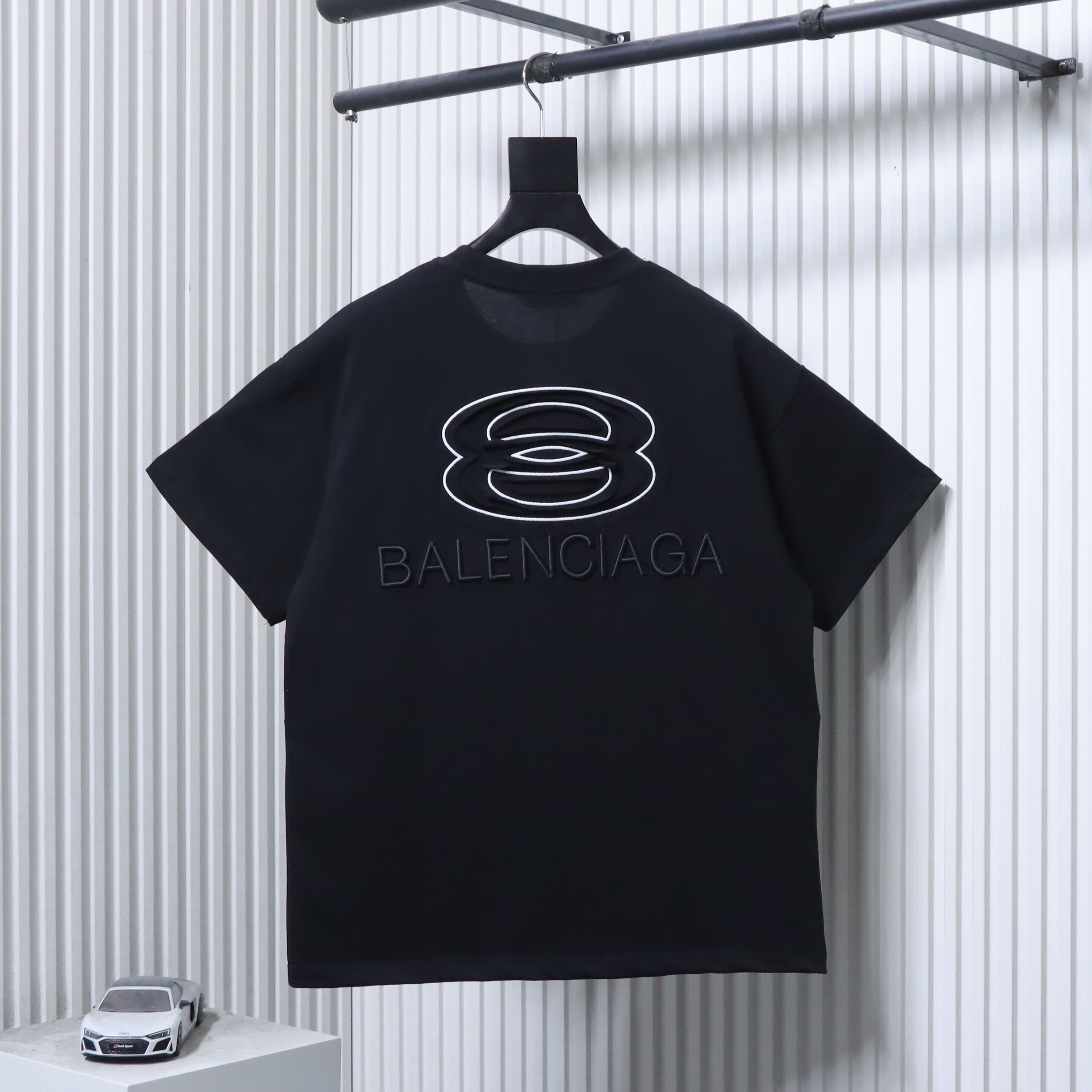 Balenciaga White Double-Pocket Patch Embroidered T-shirt h150