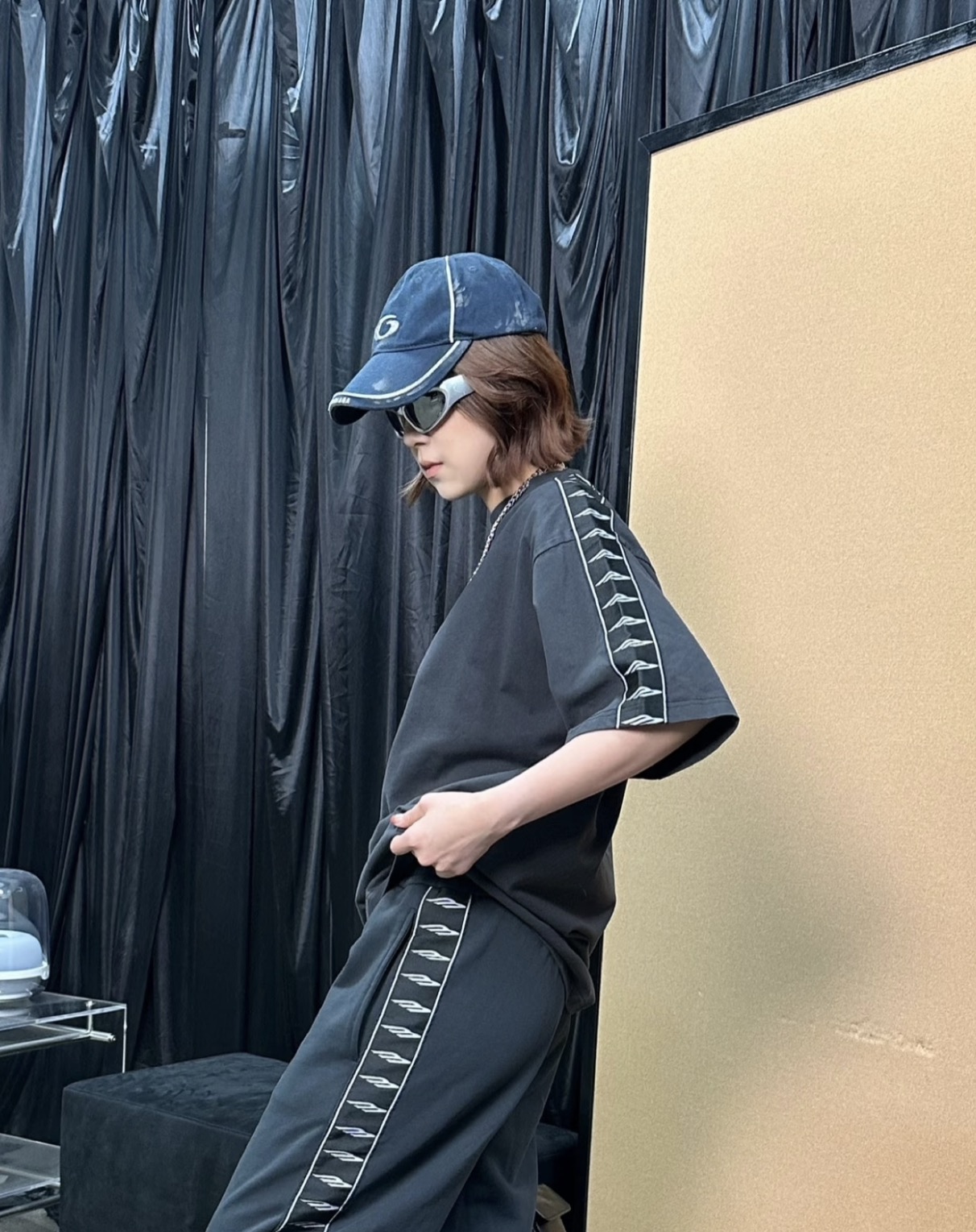 Balenciaga Black Flower Logo Slogan T-shirt h180