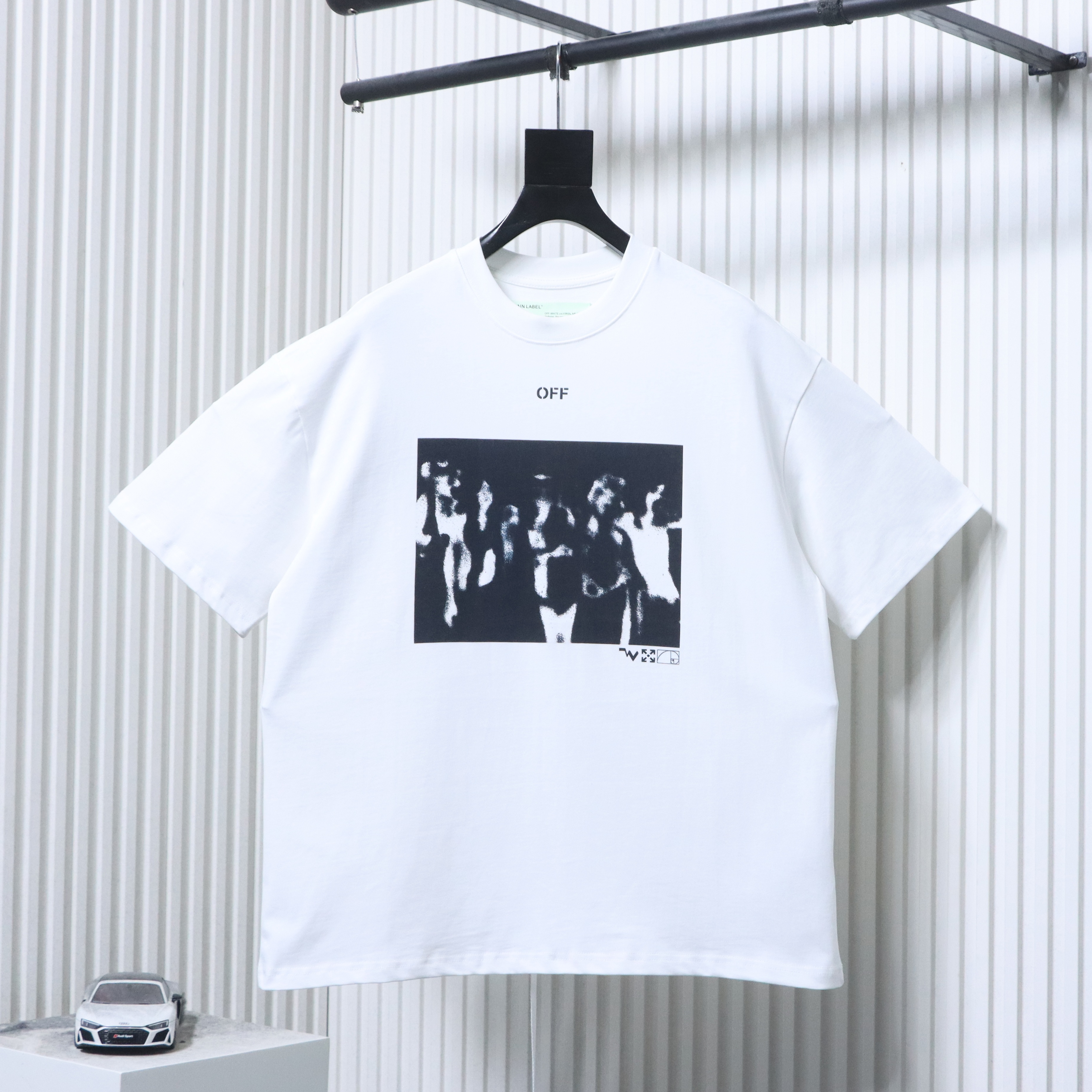 Off-White 20SS Band Portrait Spray Arrow T-Shirt H150