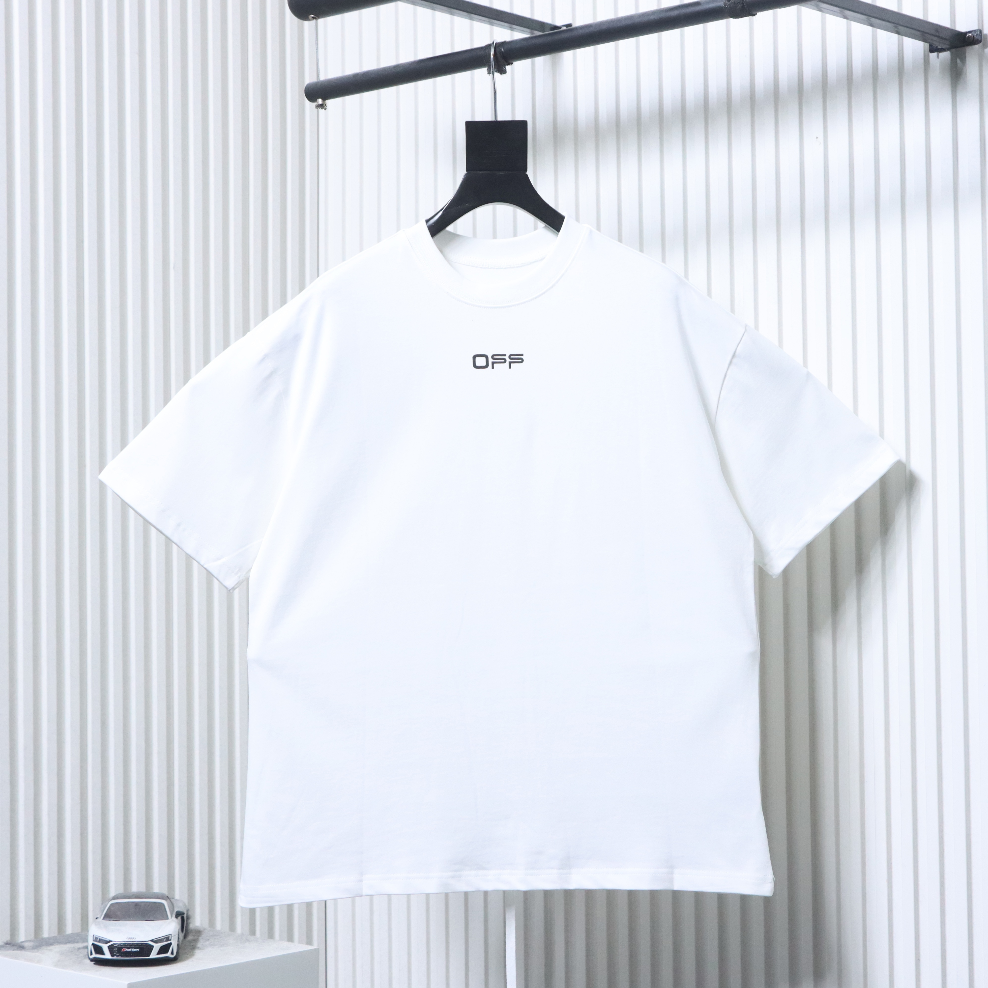 Off-White Airport Tape Arrow Graphic T-Shirt Black H150