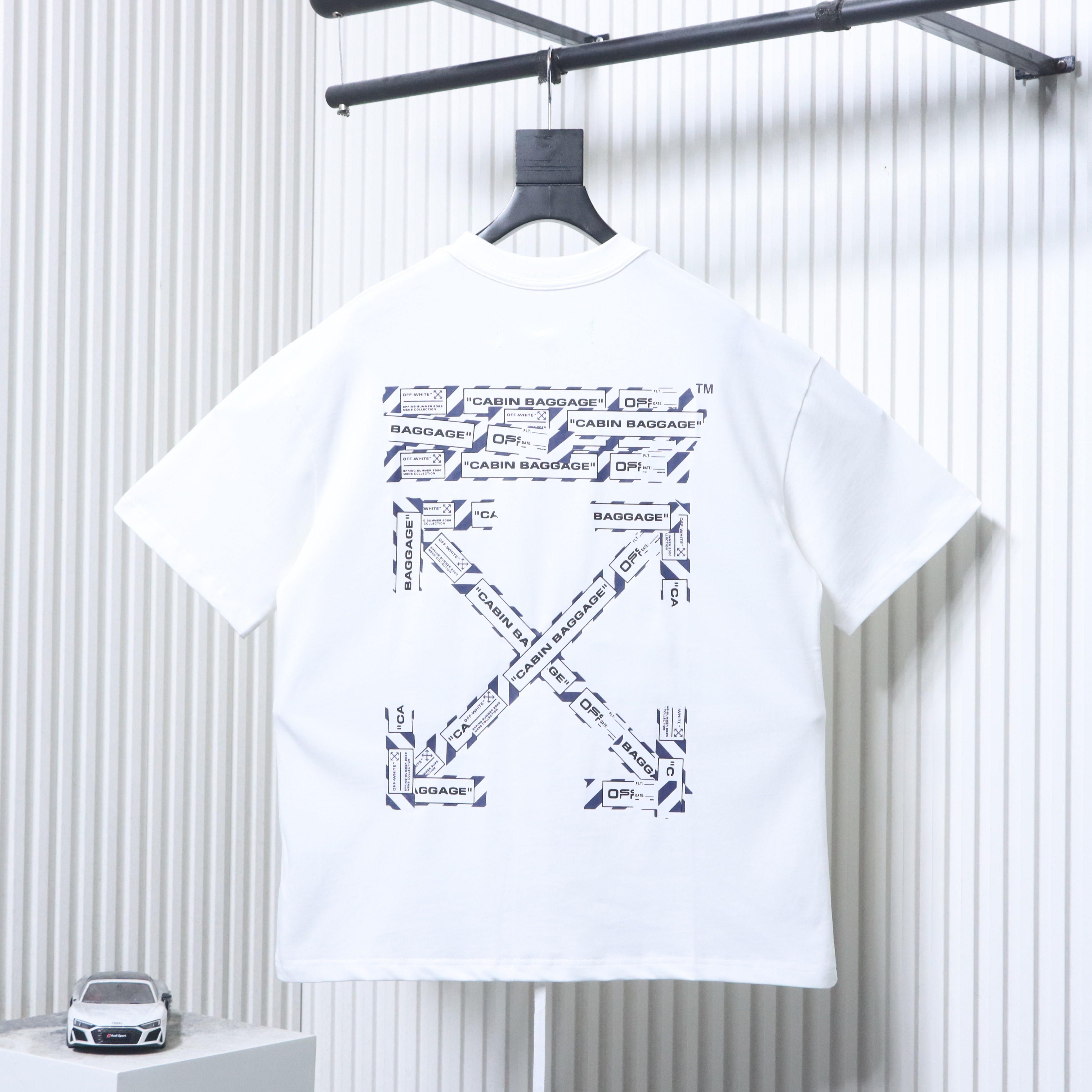 Off-White Airport Tape Arrow Graphic T-Shirt Black H150